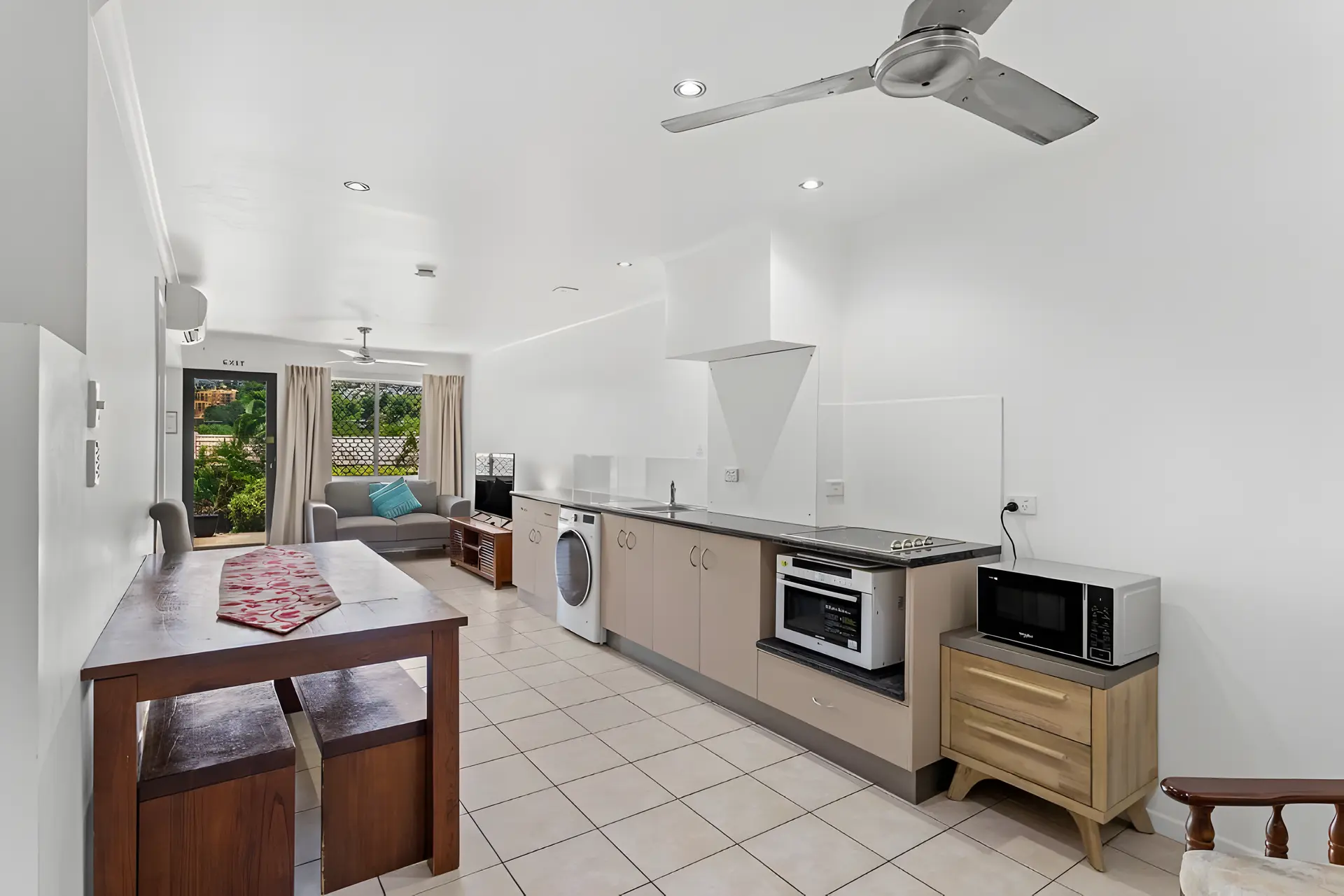 Airlie Beach Lodge