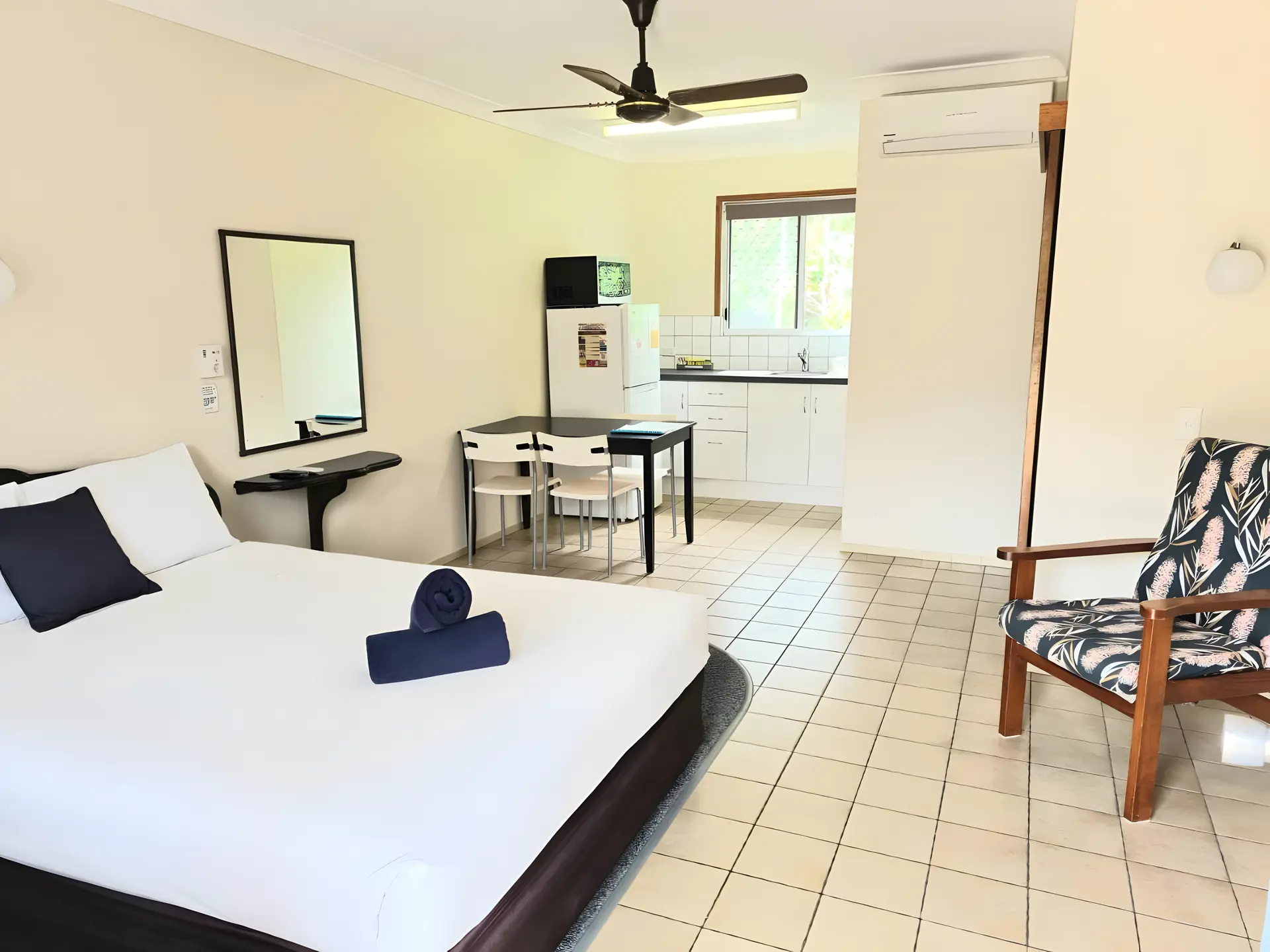 Paradise Court Holiday Units
