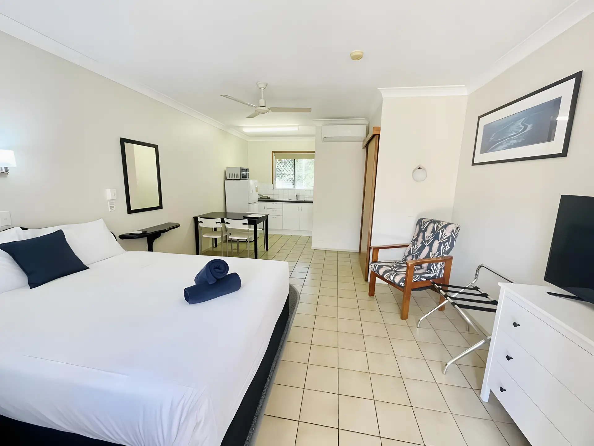 Paradise Court Holiday Units
