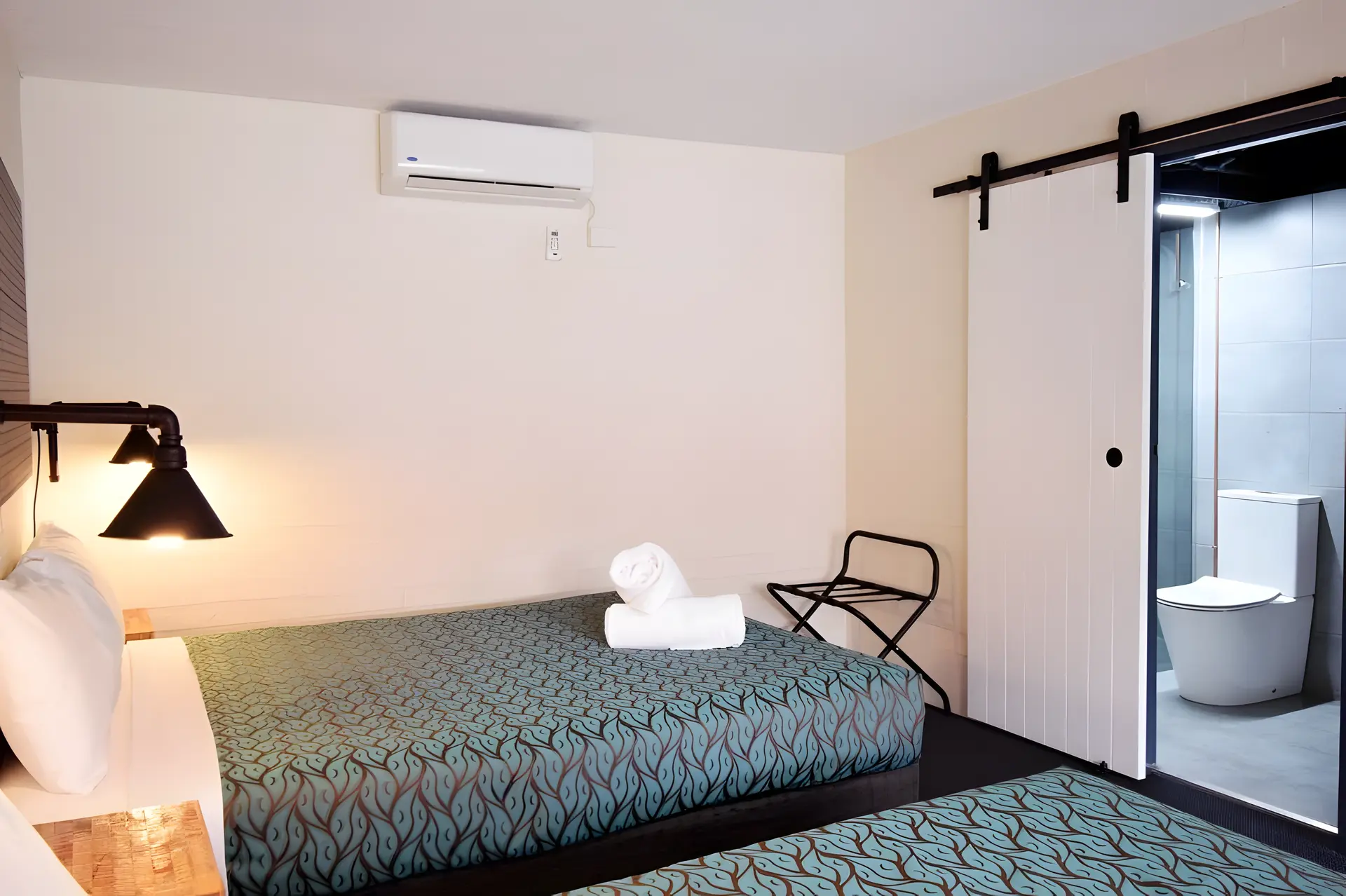 DELUXE Twin Room Downstairs