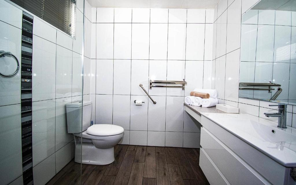 Queen Room Downstairs