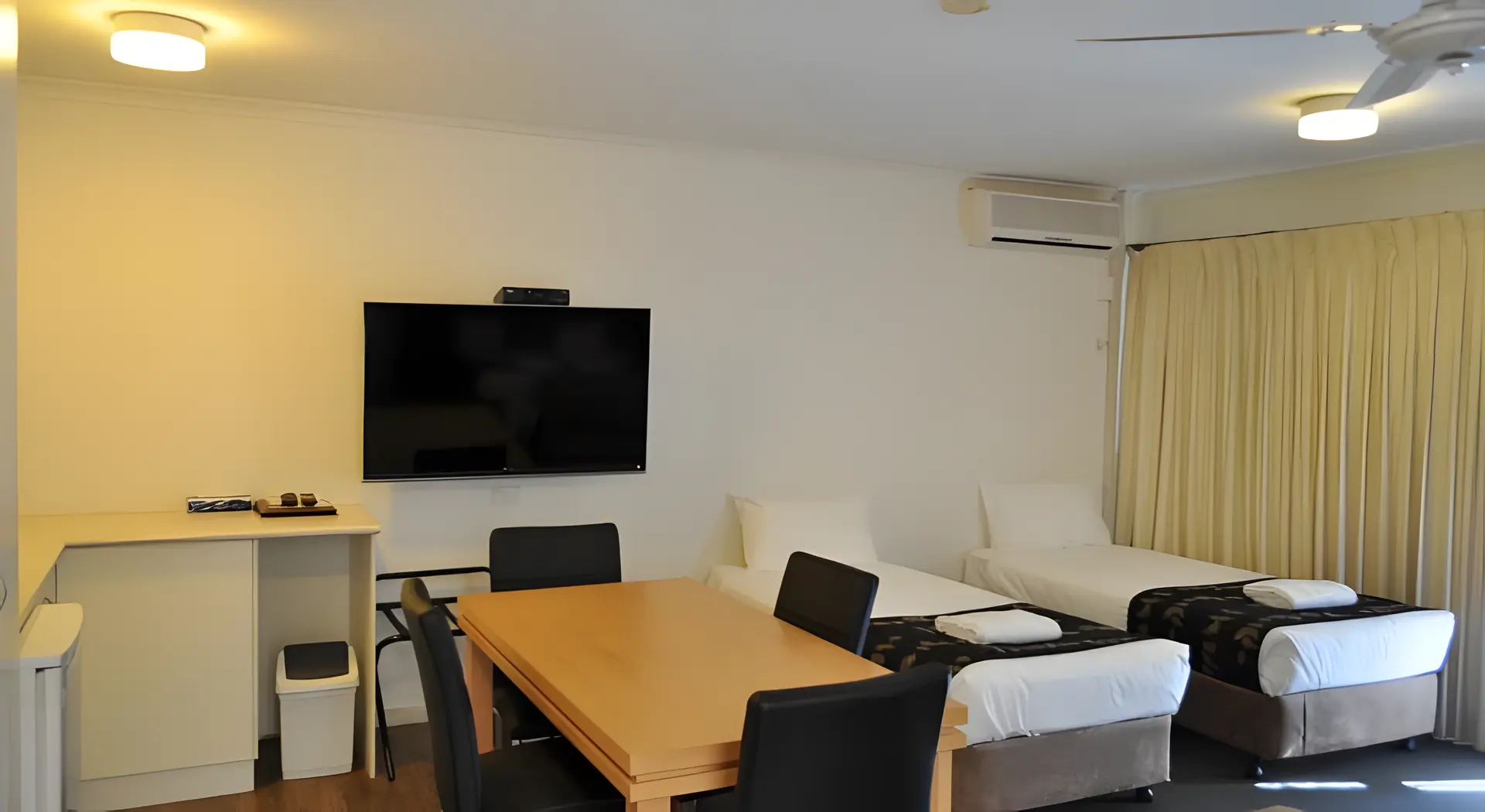 Deluxe Family Room