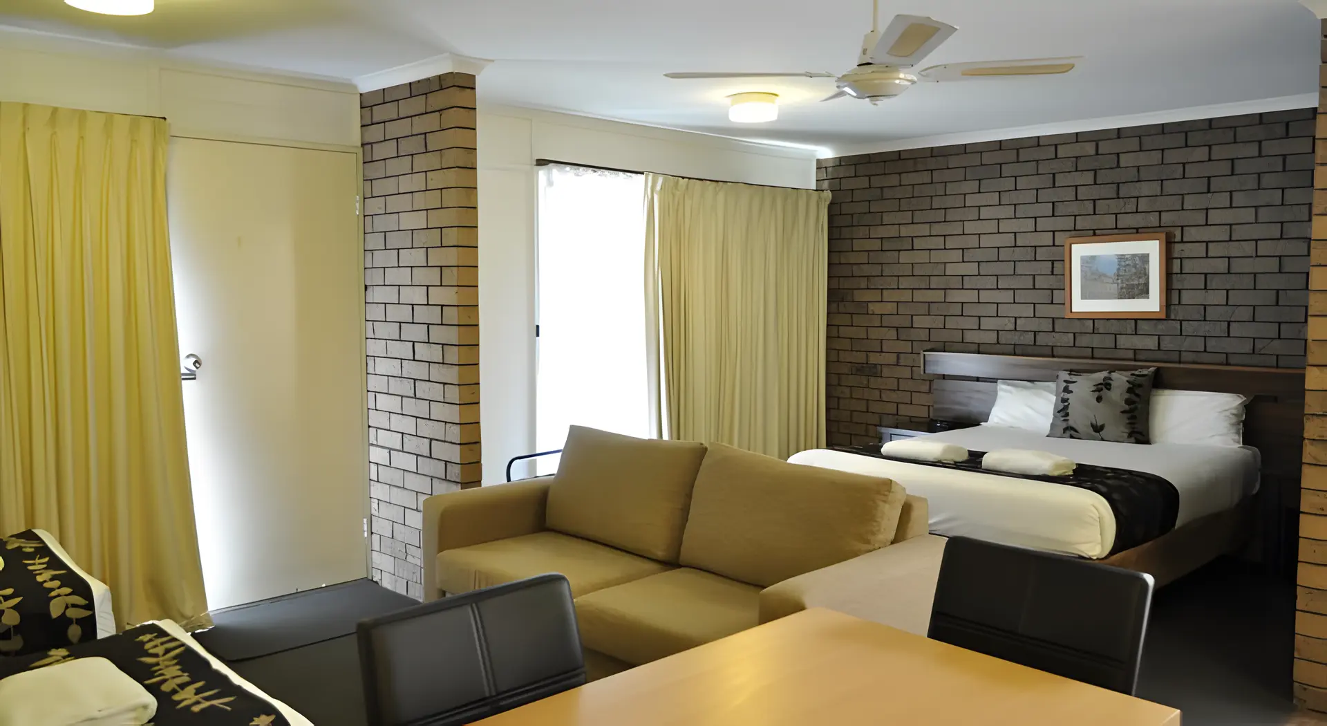 Deluxe Family Room
