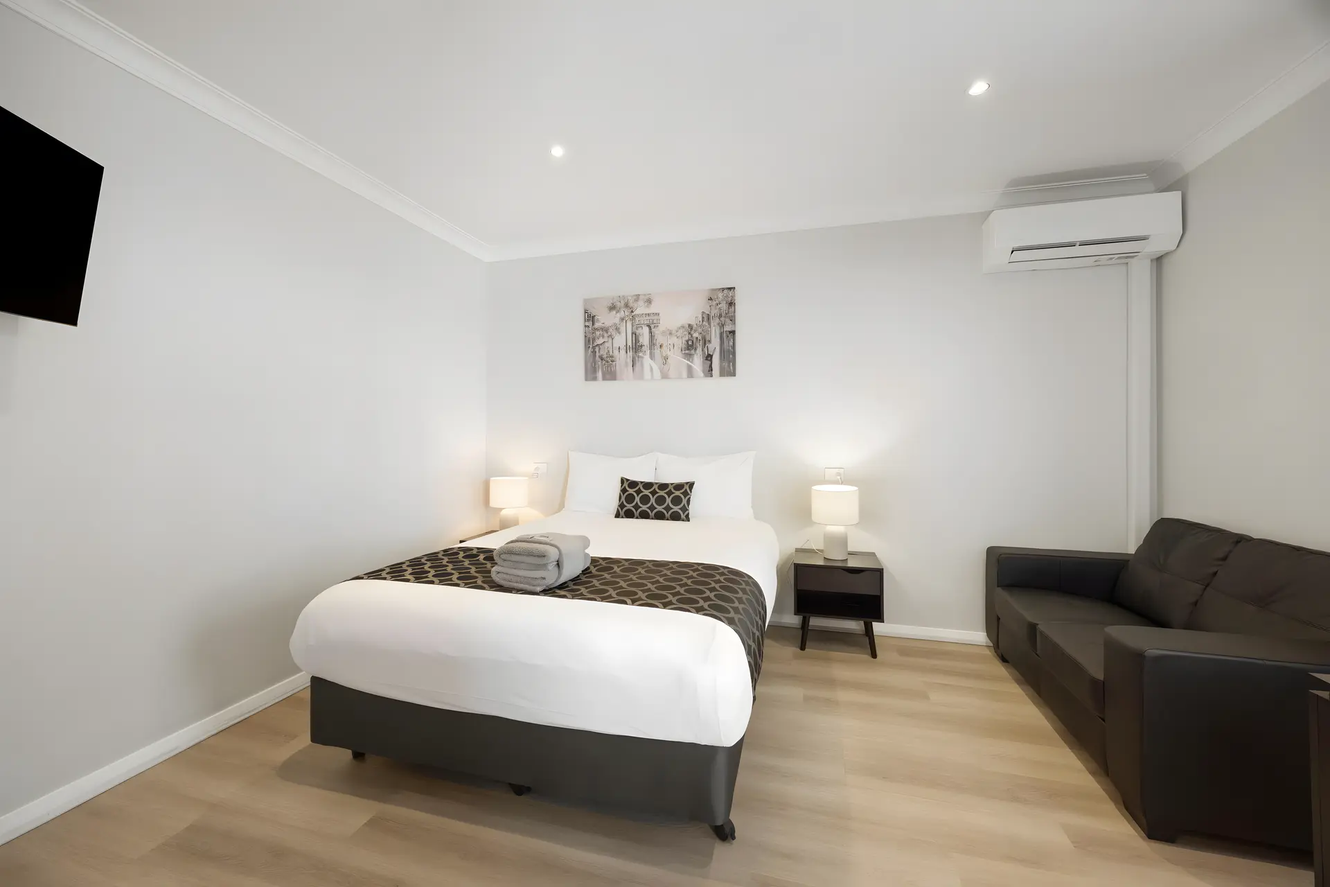 Deluxe Spa Room