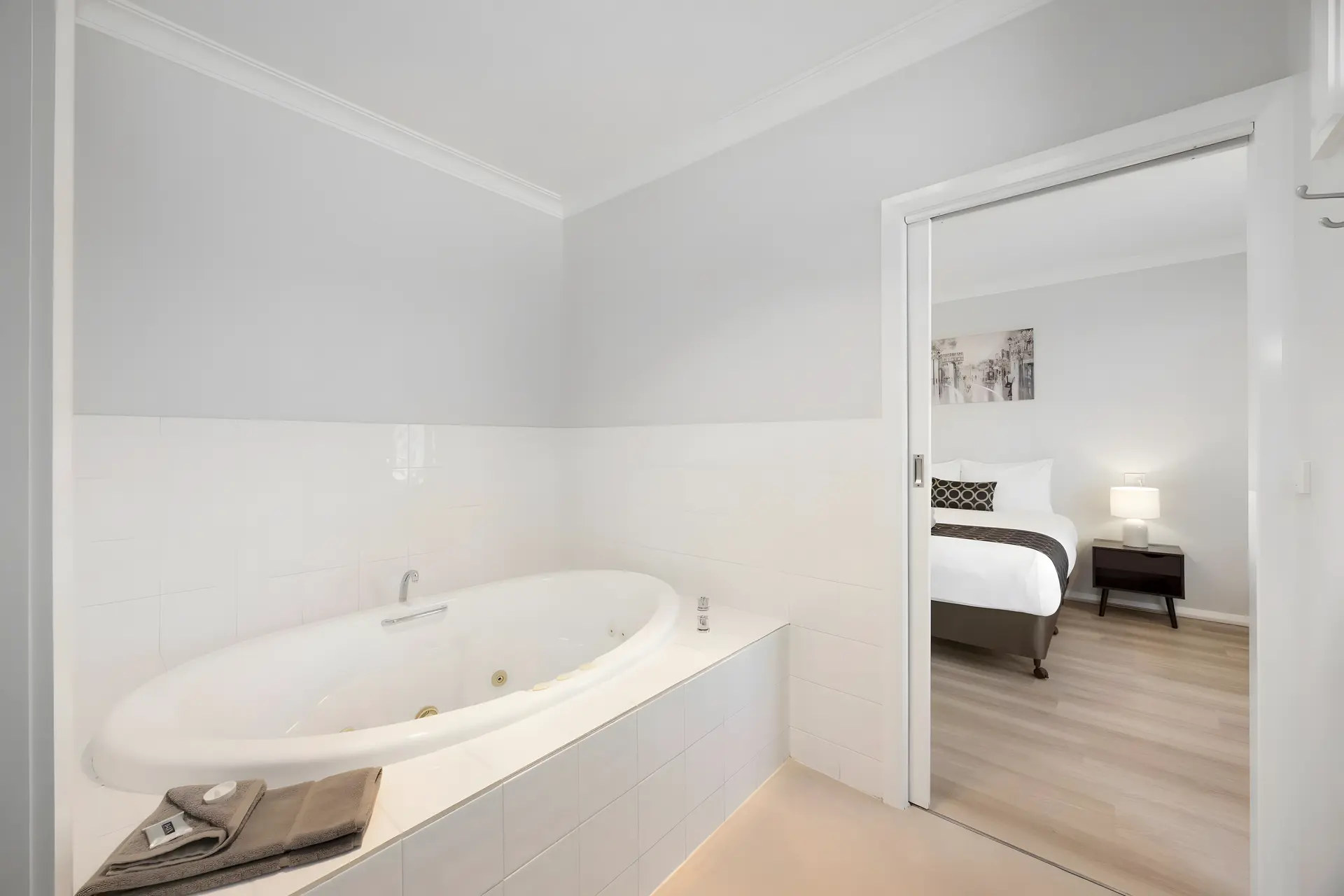 Deluxe Spa Room