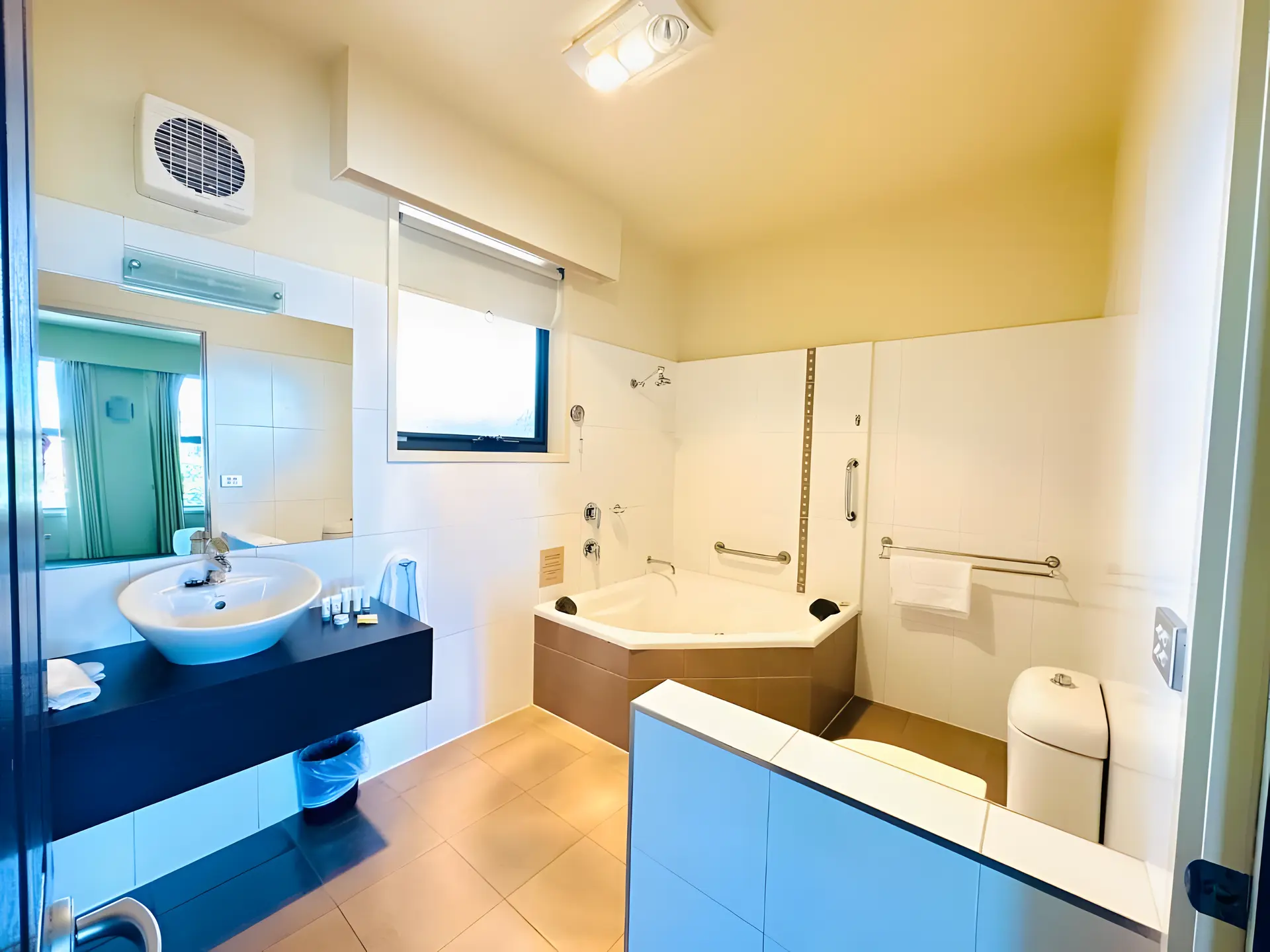 Deluxe Queen Suite