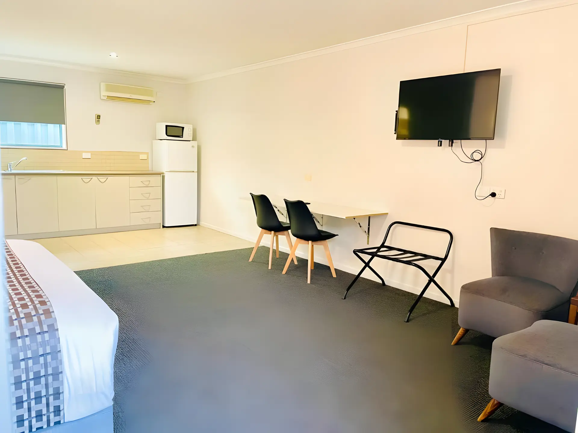 Deluxe Queen Studio With Kitchenette, Ground Floor – Non-smoking