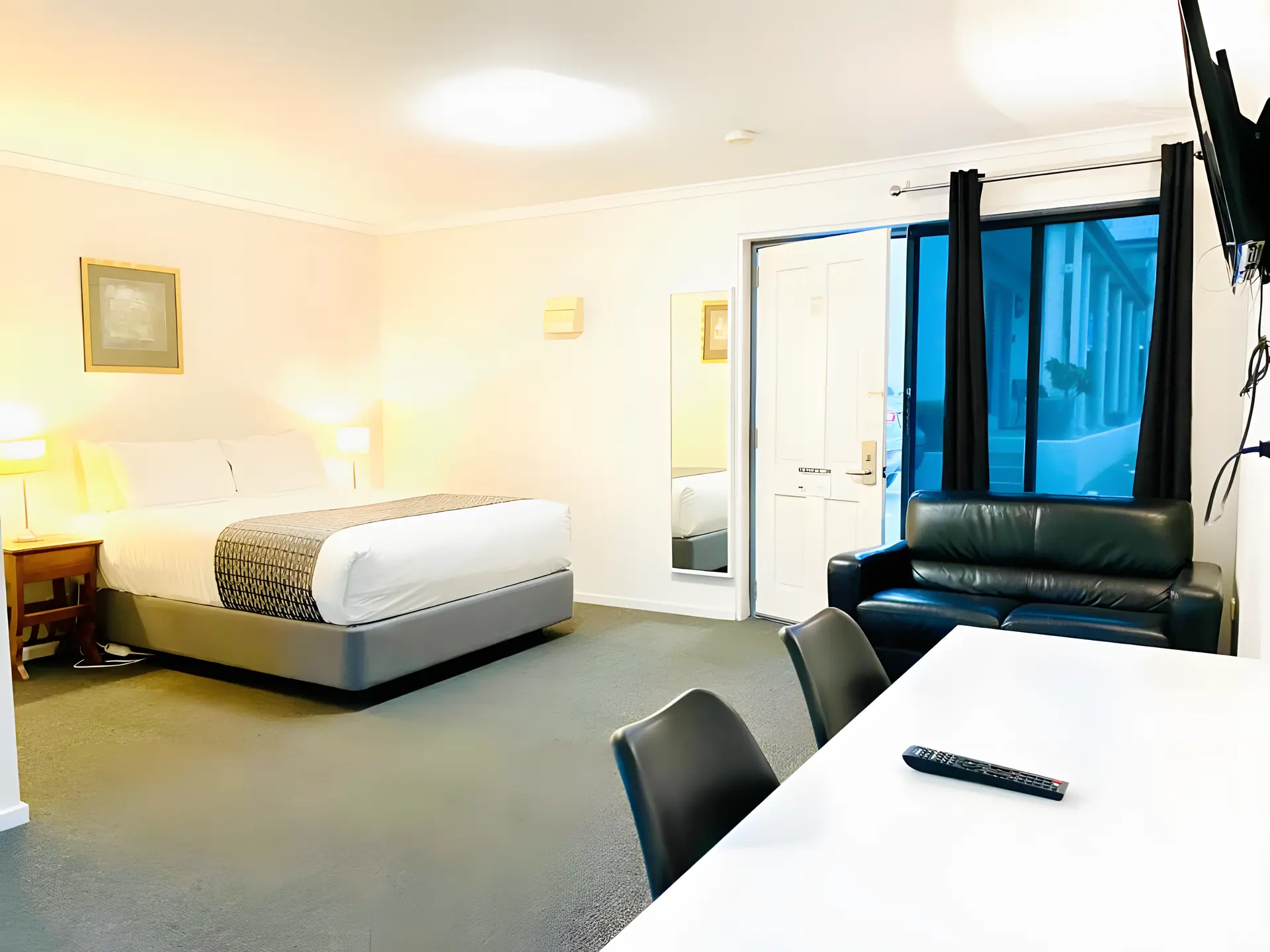 Deluxe Queen Studio With Kitchenette, Ground Floor – Non-smoking