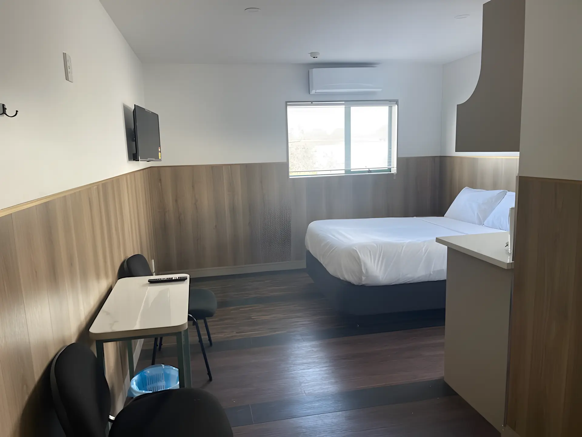 Studio Private Bathroom with Kitchenette Room