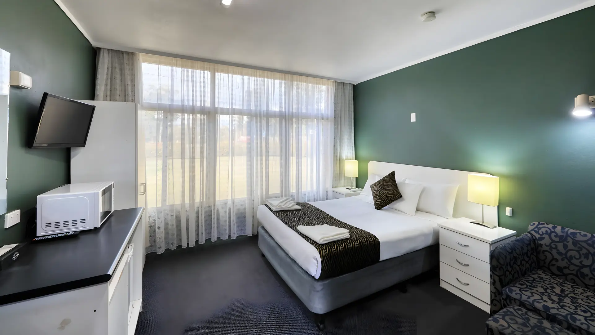Delux Queen Room