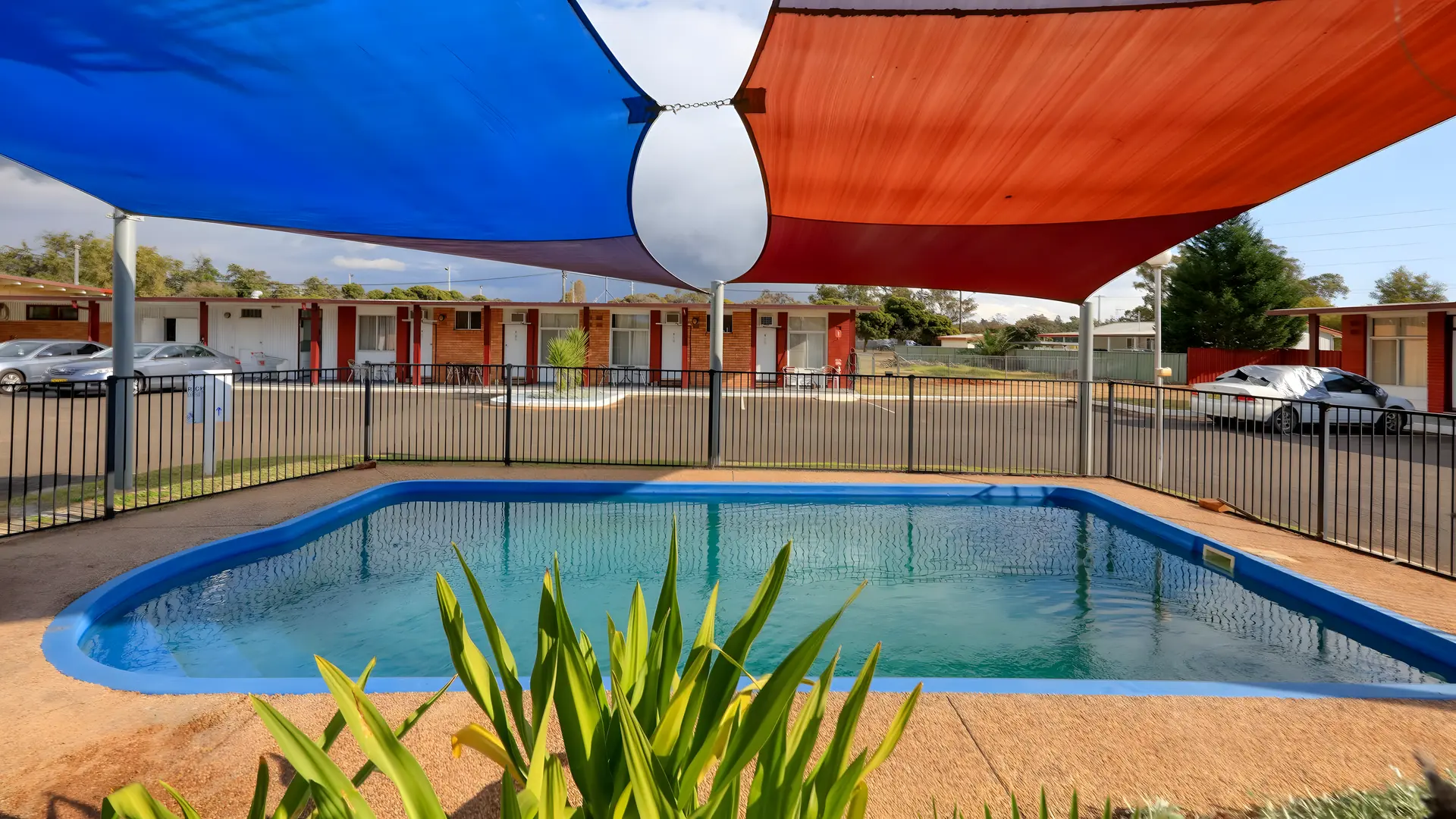 Silver Oaks Motel