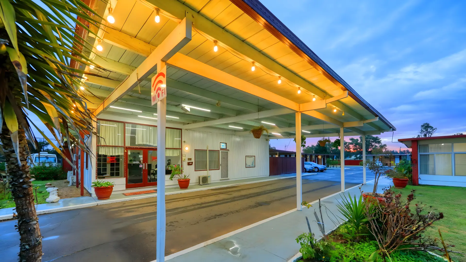 Silver Oaks Motel