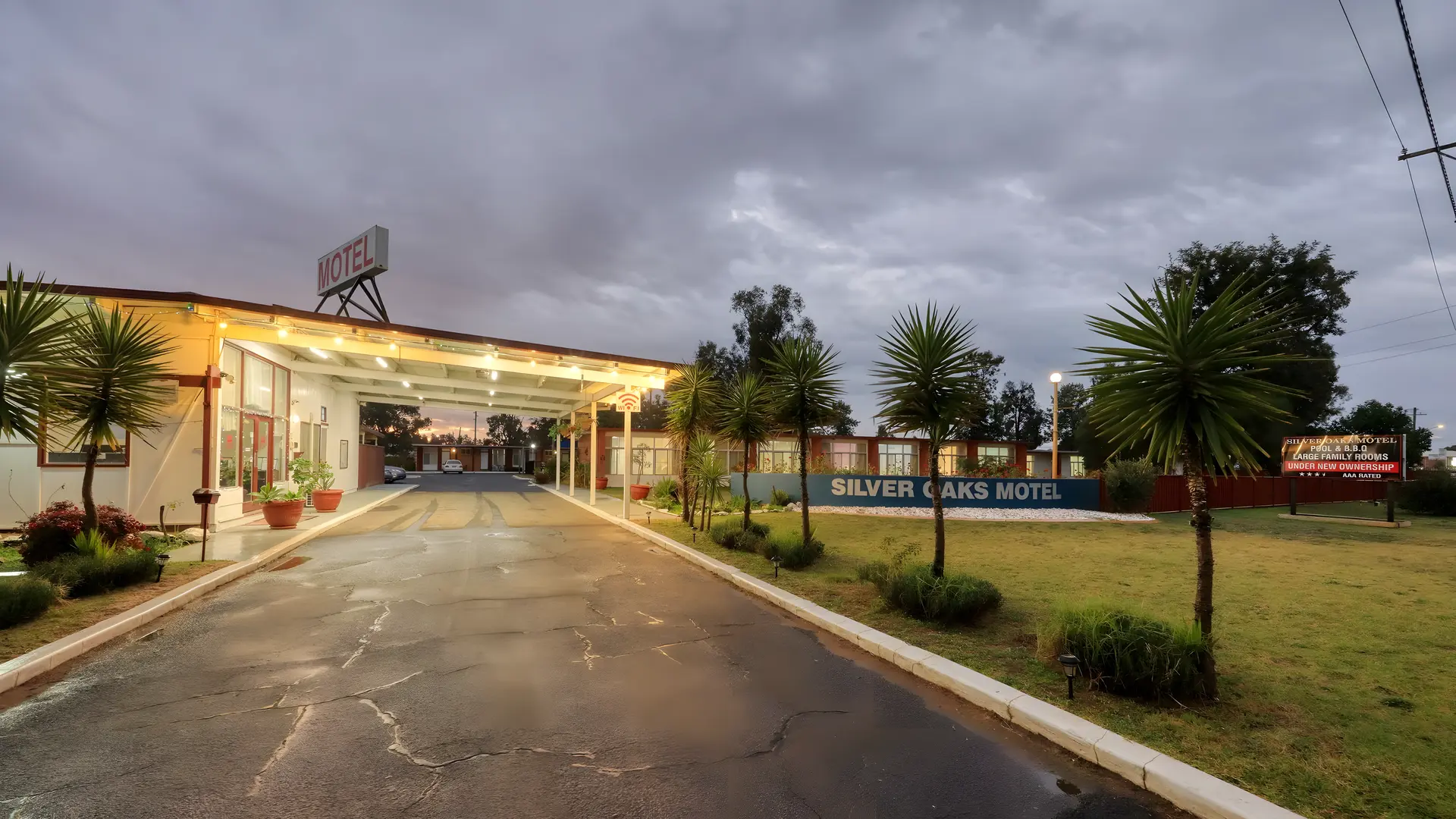 Silver Oaks Motel