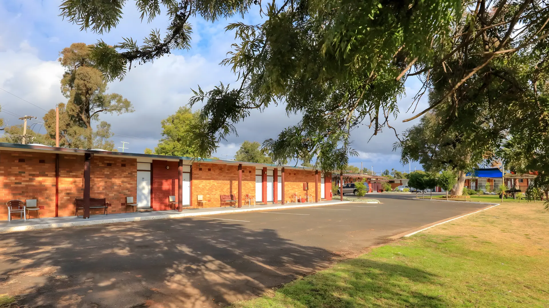 Silver Oaks Motel