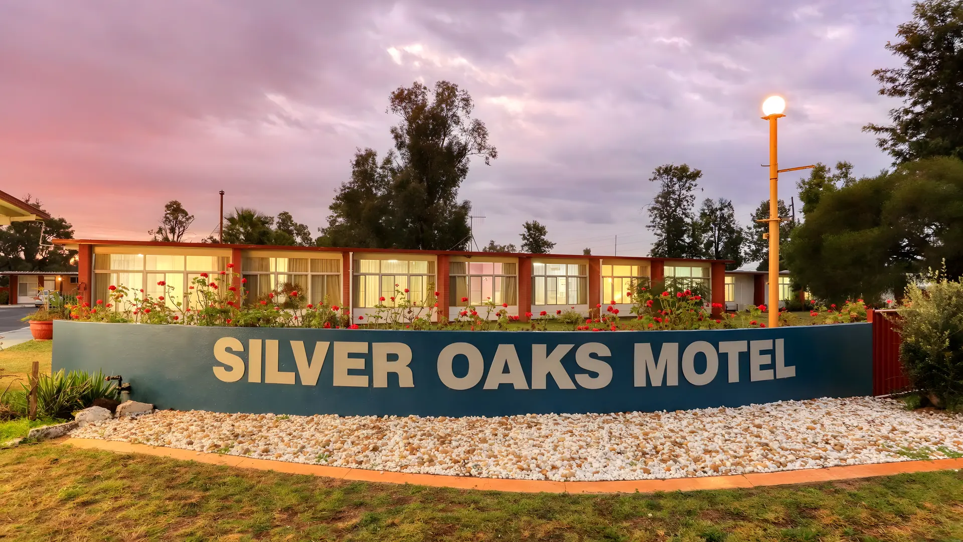 Silver Oaks Motel
