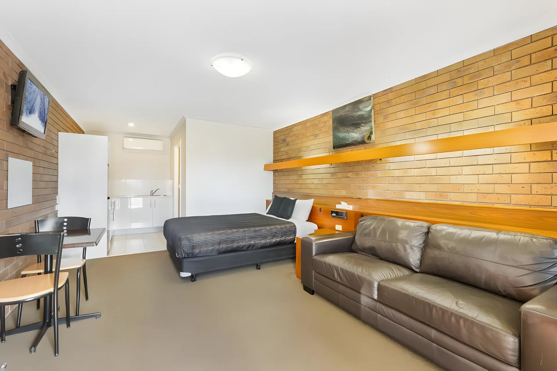 Standard Queen Room