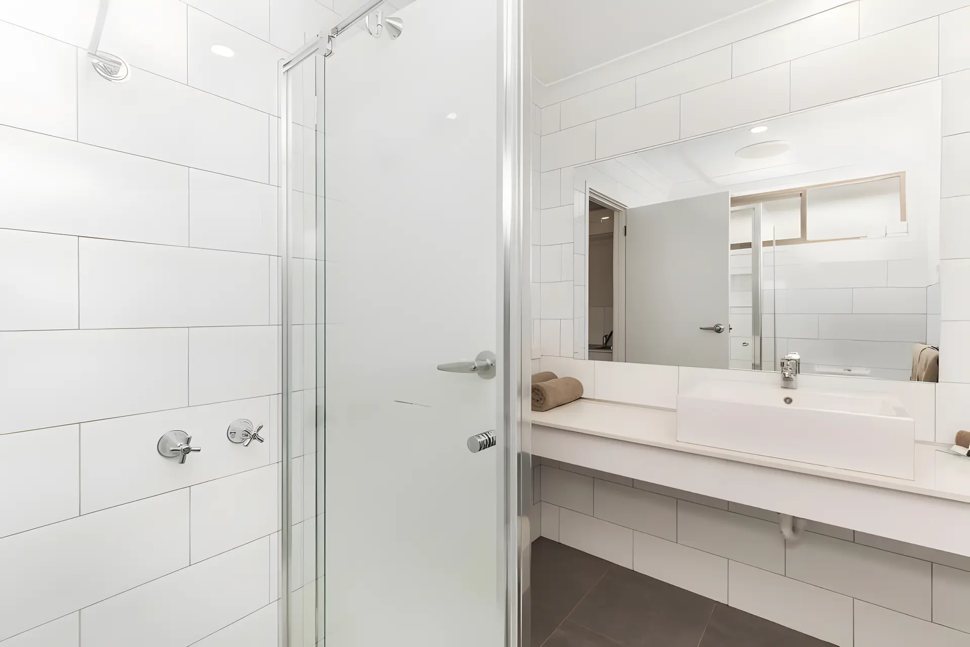 Deluxe Queen Suite