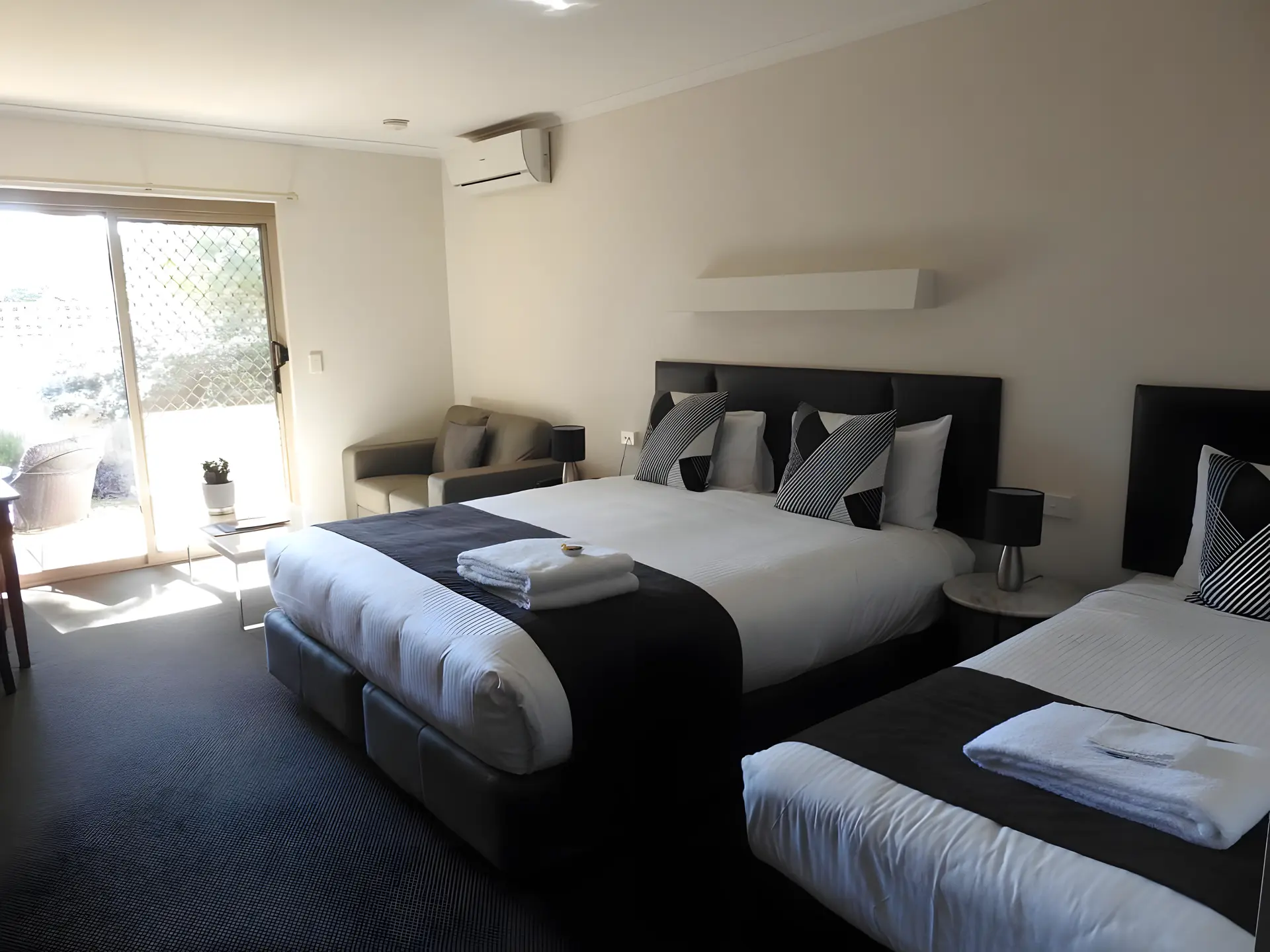 Wine Village Motor Inn