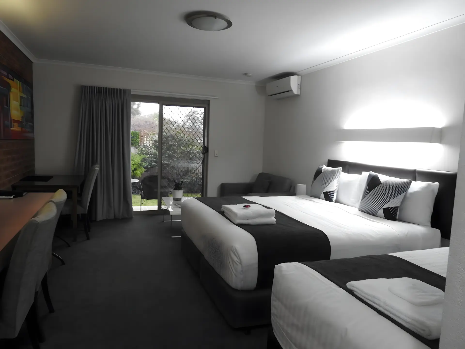 Wine Village Motor Inn