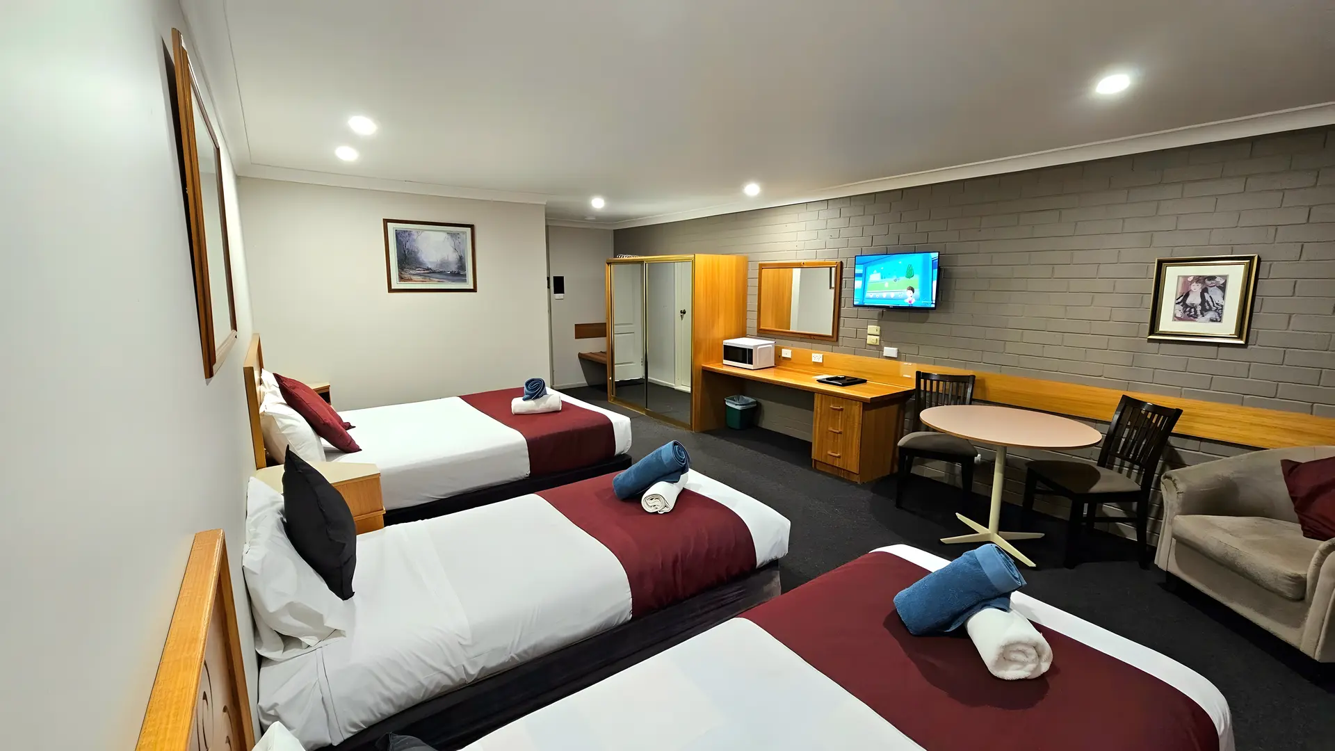 Deluxe Family-4 Room