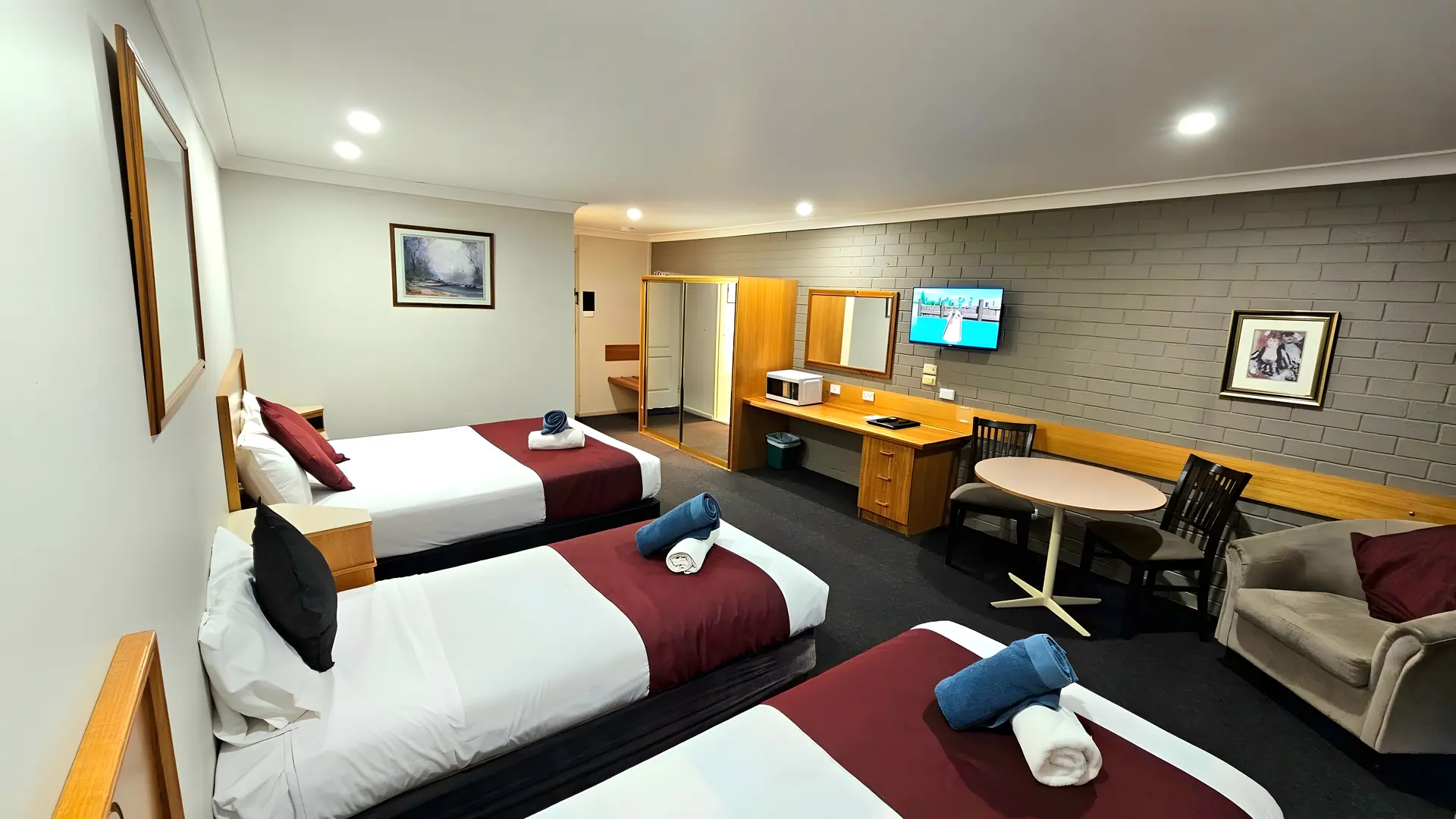 Deluxe Family-4 Room