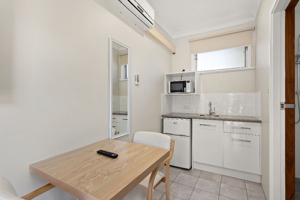 Superior Pet Friendly Queen Room