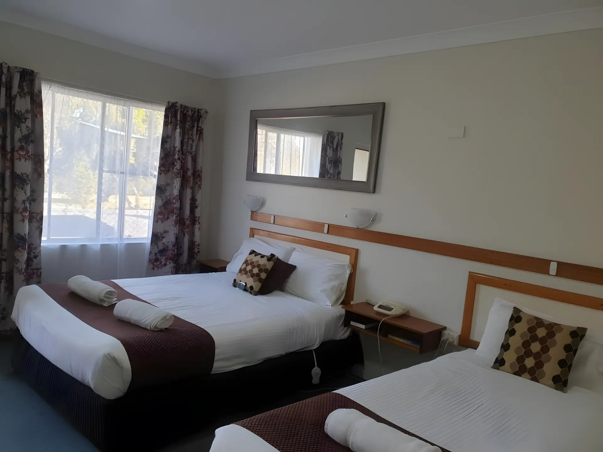 Family Room(3Adults+2children)