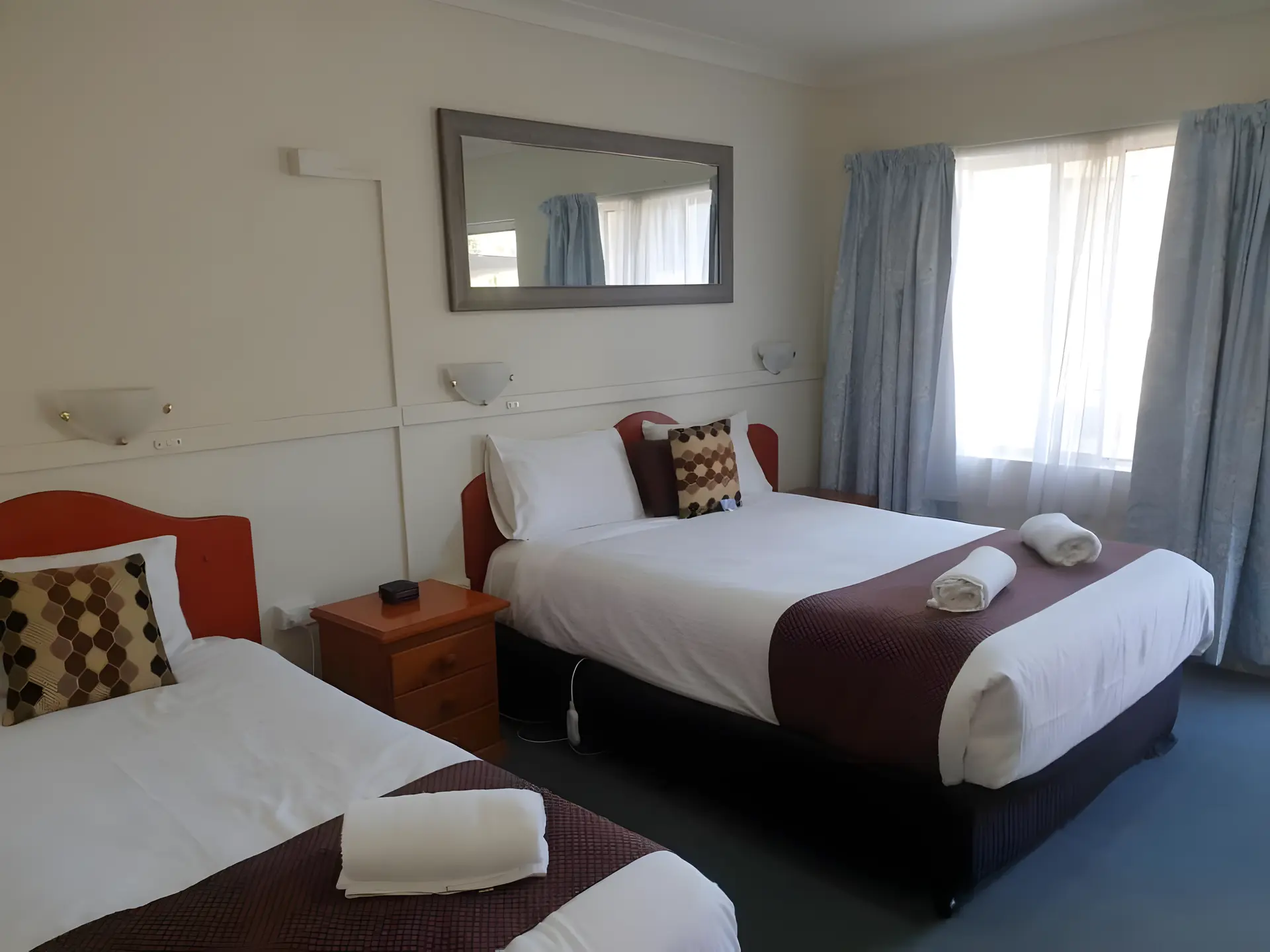 Family Room(3Adults+2children)