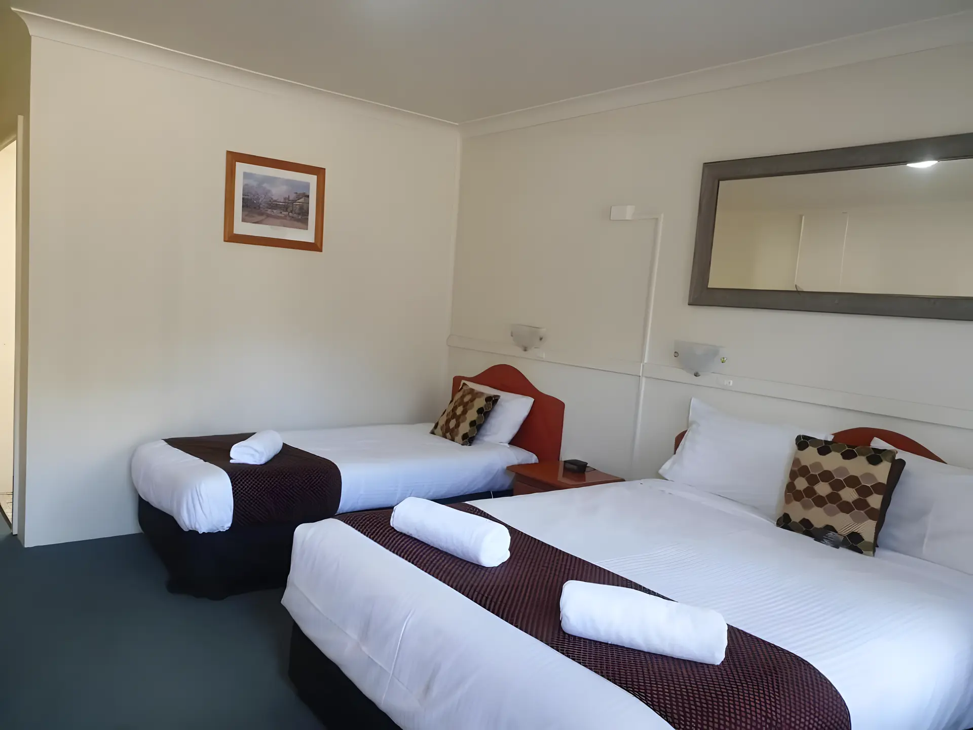 Family Room(3Adults+2children)