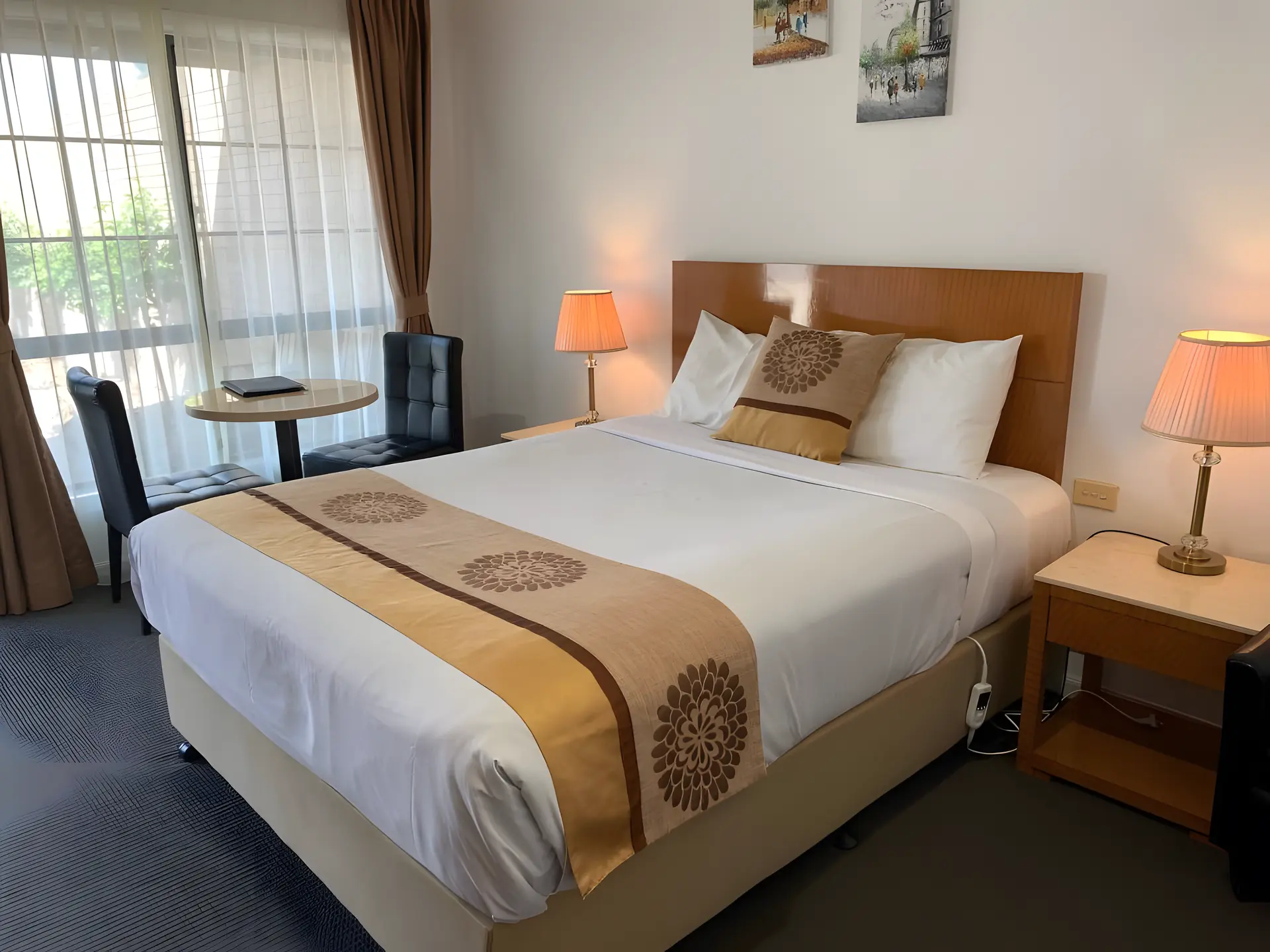 Family Two-Bedroom with Spa - 1 Queen 2 Singles