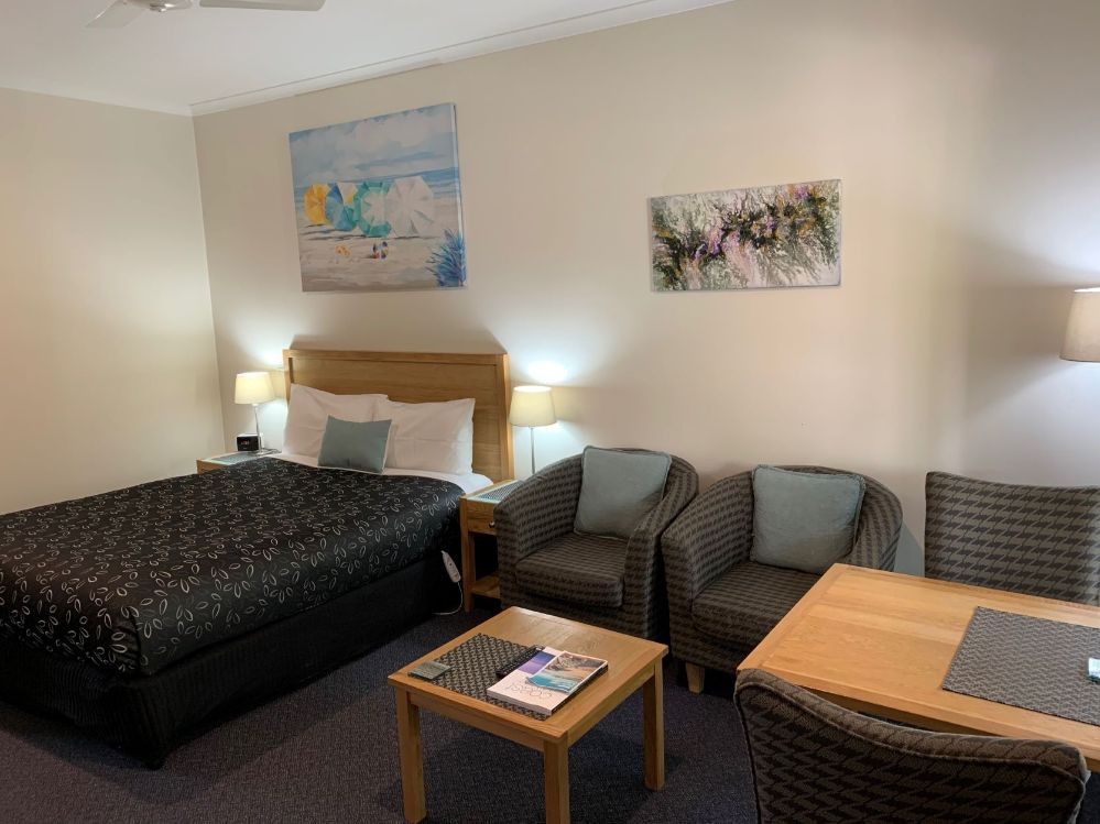 Family Room 2 (Medium)