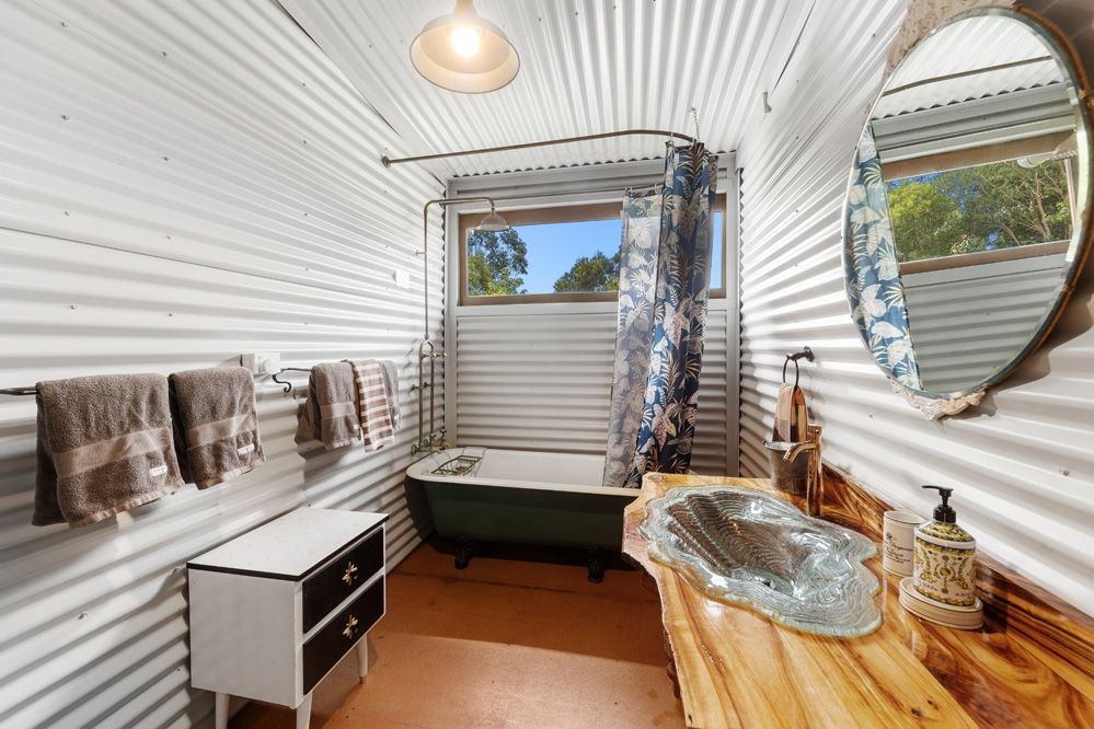 Rosecliffe Bus Stop- A Noosa Hinterland Farm Stay & Nature Retreat