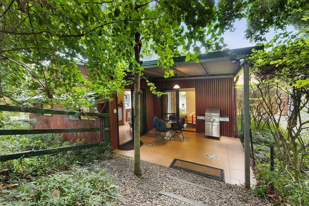 Rosecliffe Cottage - A Noosa Hinterland Farm Stay & Nature Retreat
