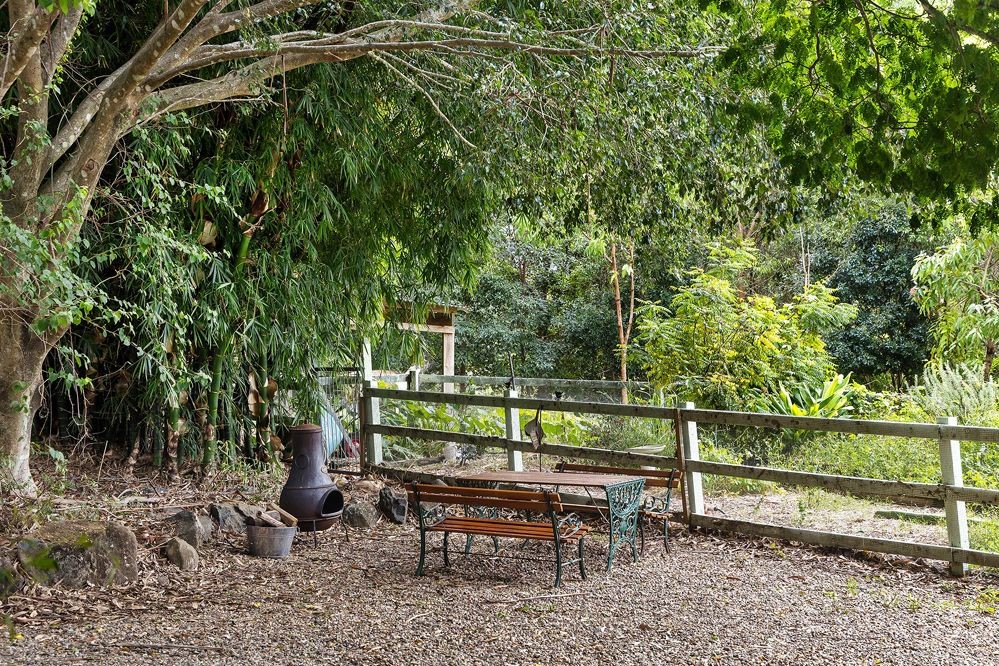 Rosecliffe Bus Stop- A Noosa Hinterland Farm Stay & Nature Retreat
