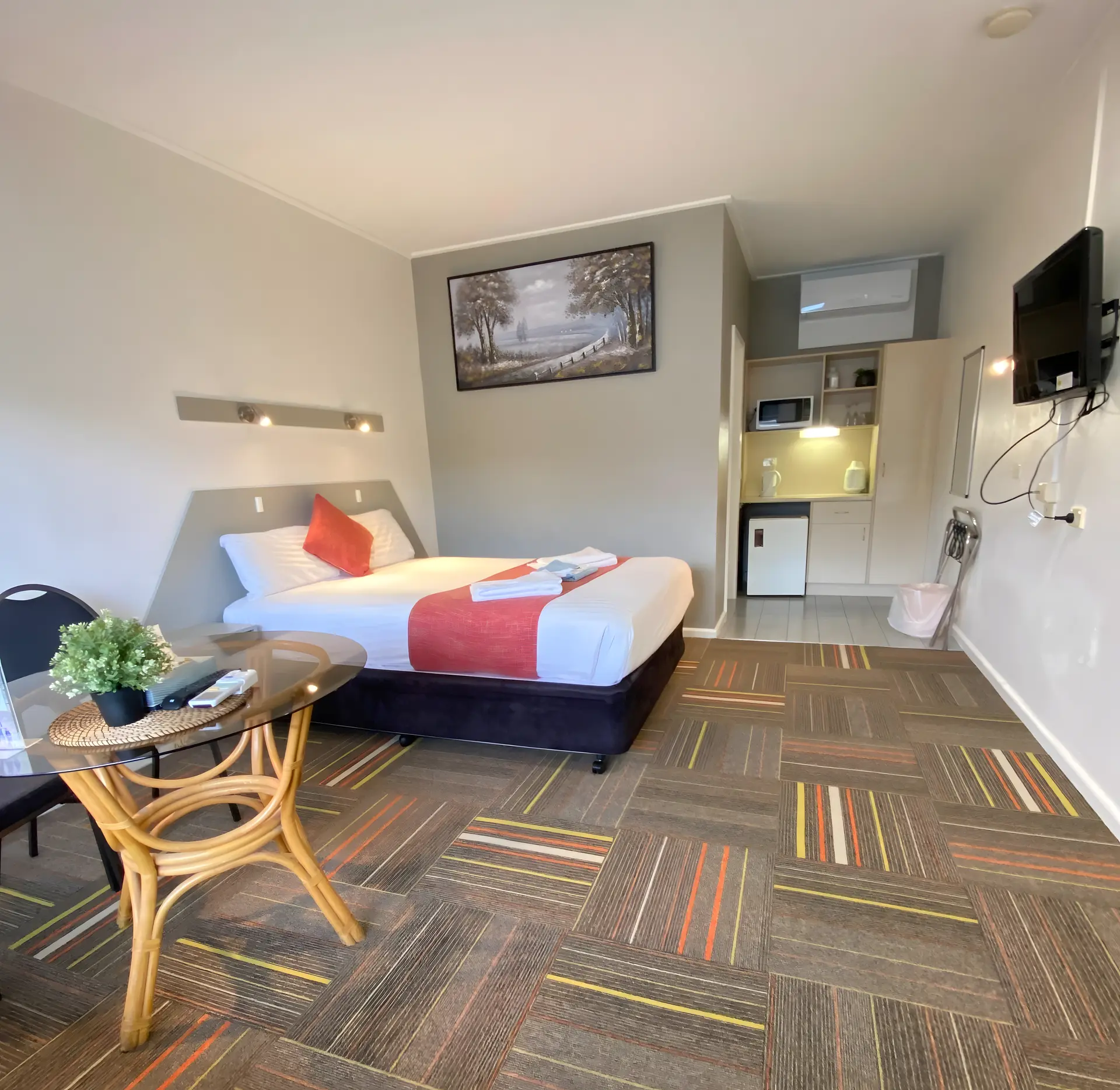 Standard Queen Room