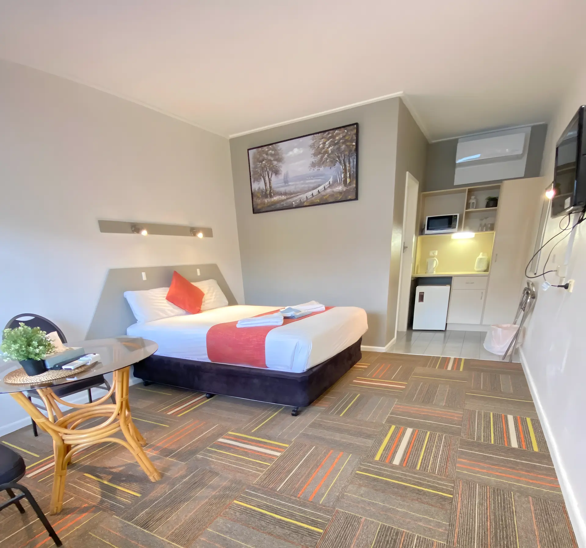 Standard Queen Room