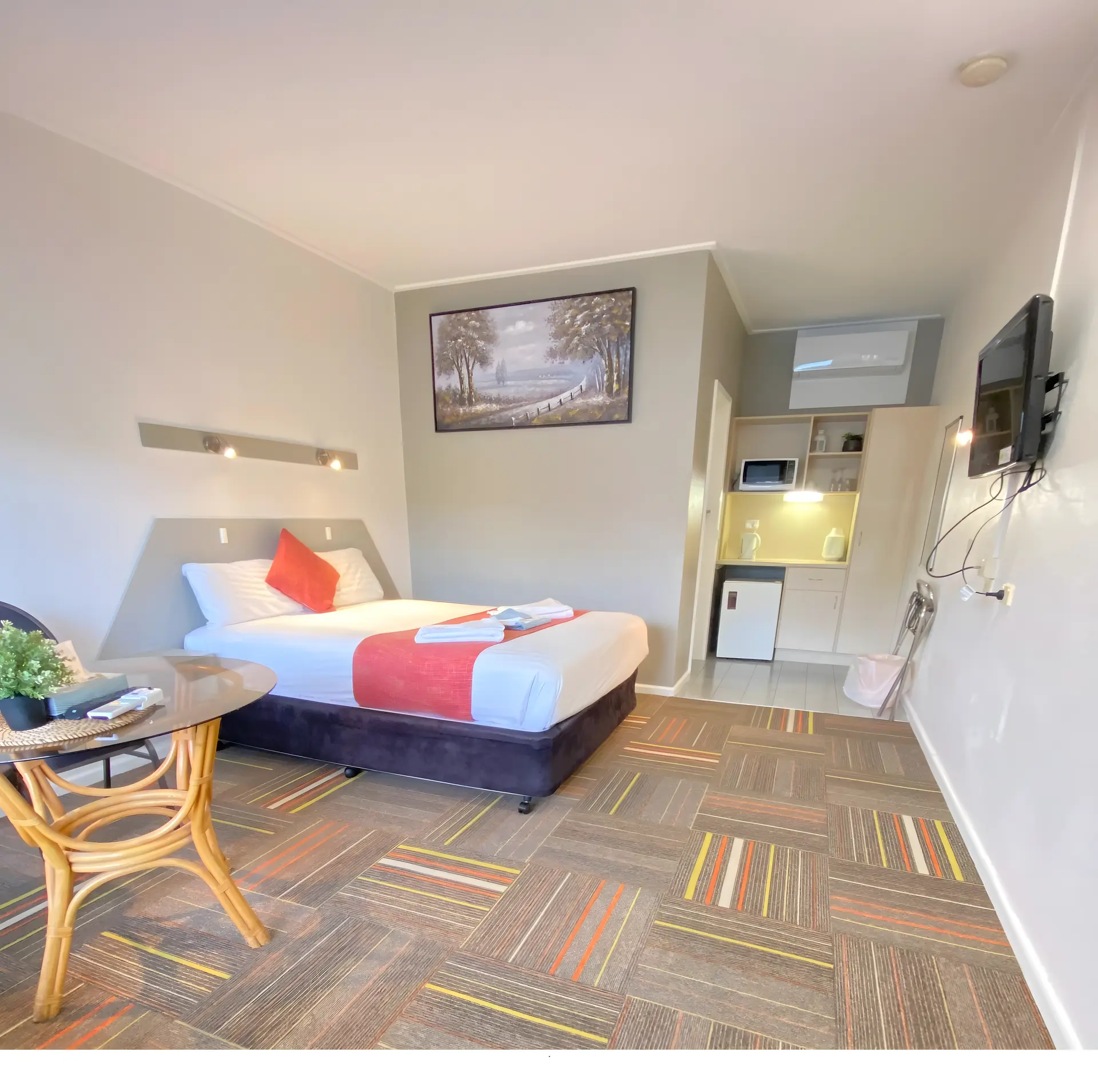 Standard Queen Room