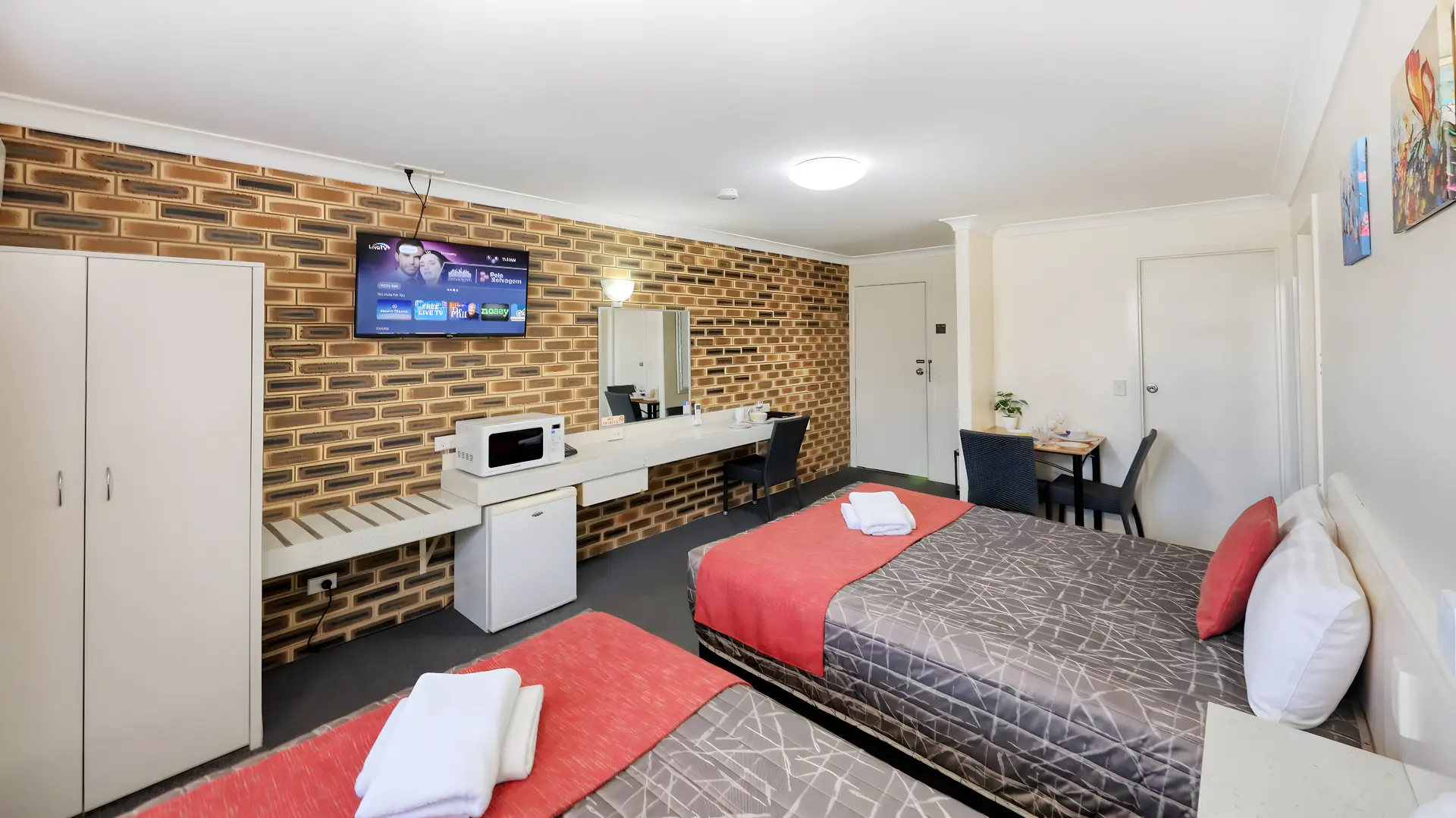 Deluxe Family Room