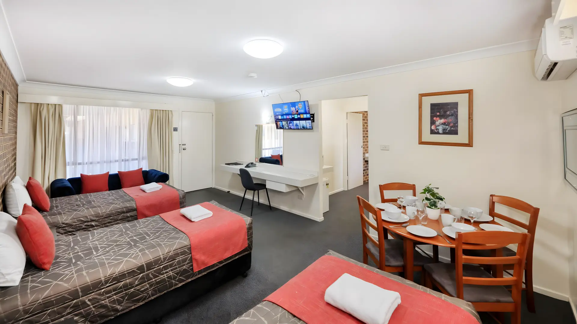 Deluxe Family Room