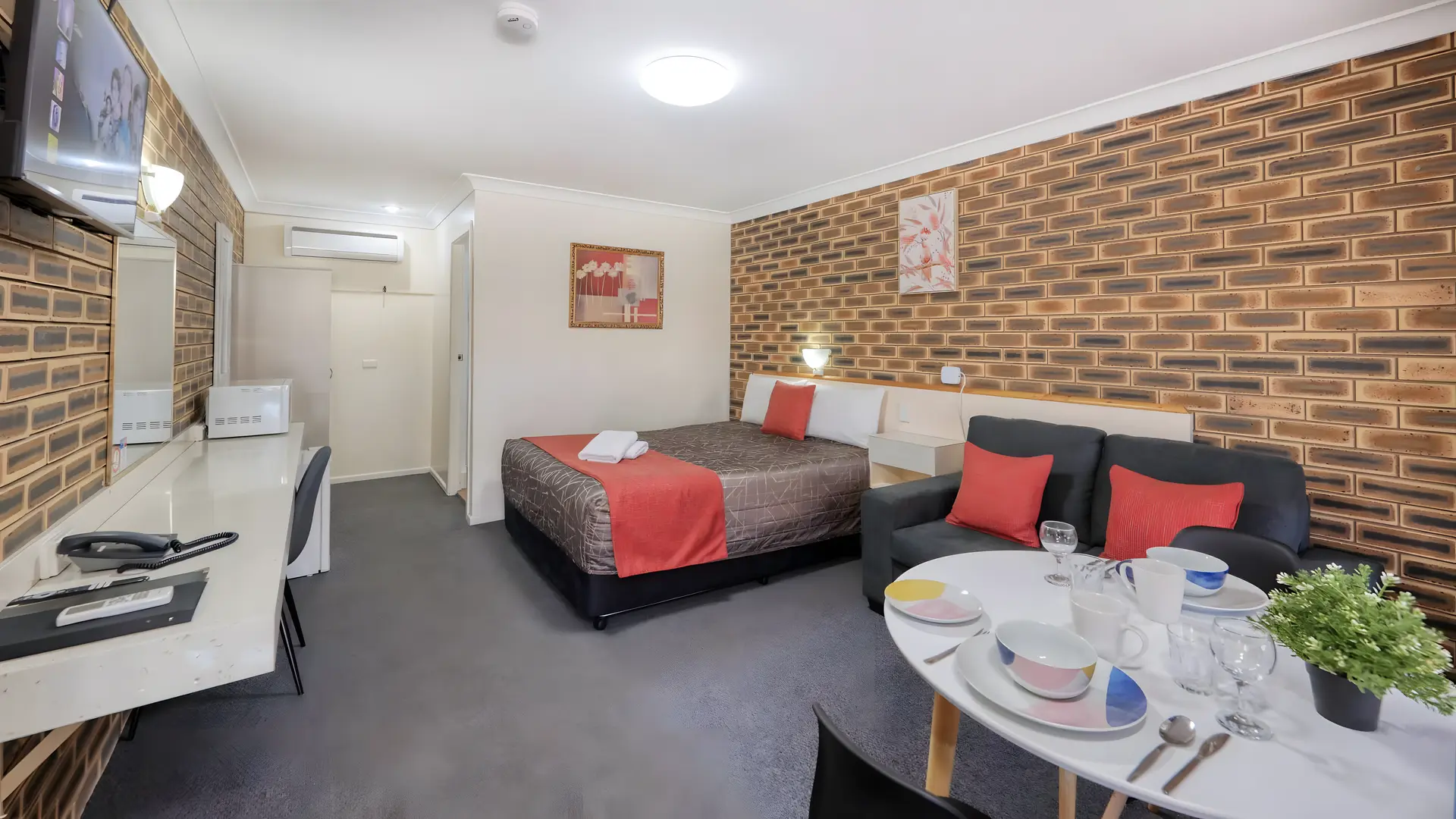 Comfort Queen Room