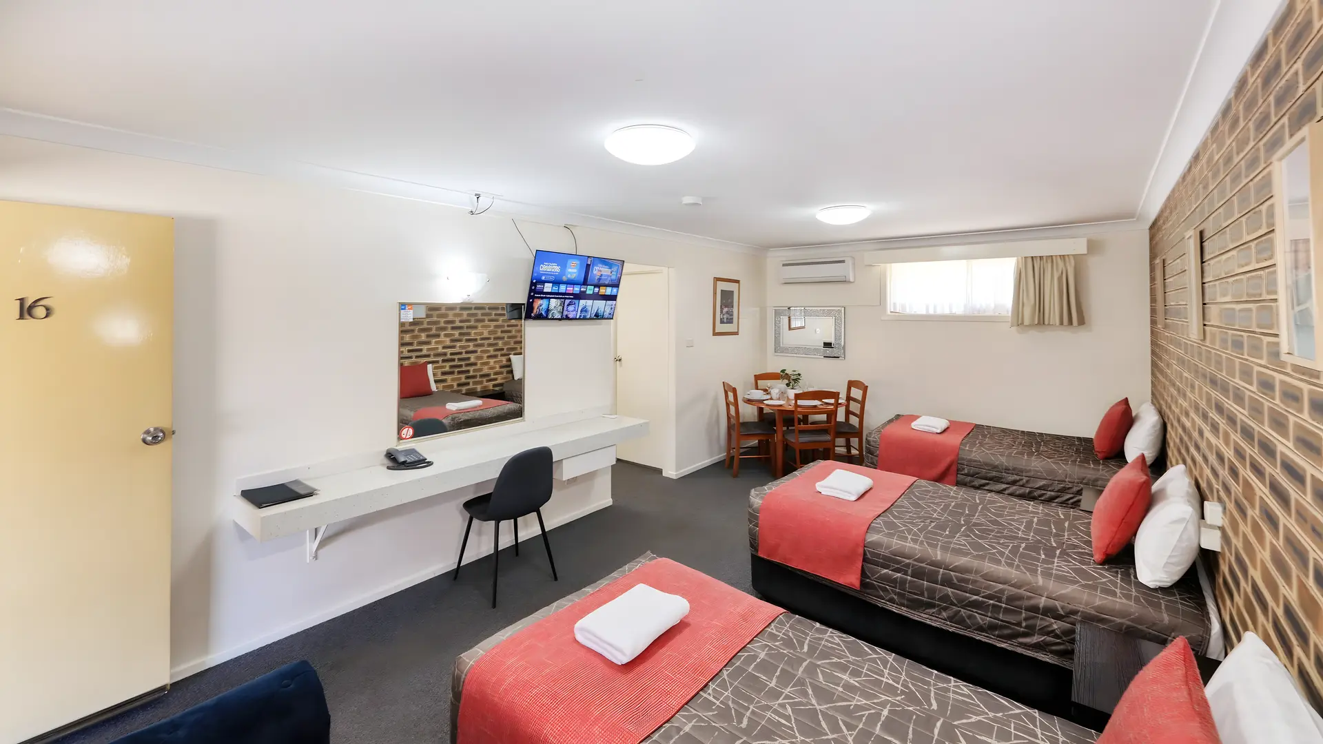 Deluxe Family Room