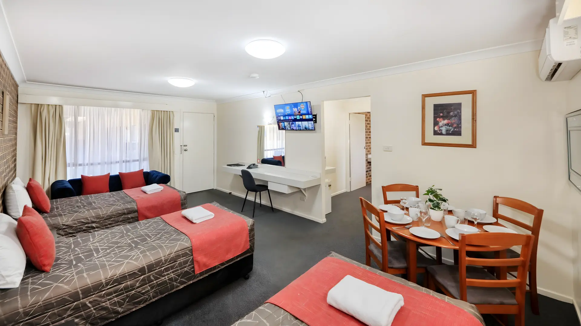 Deluxe Family Room