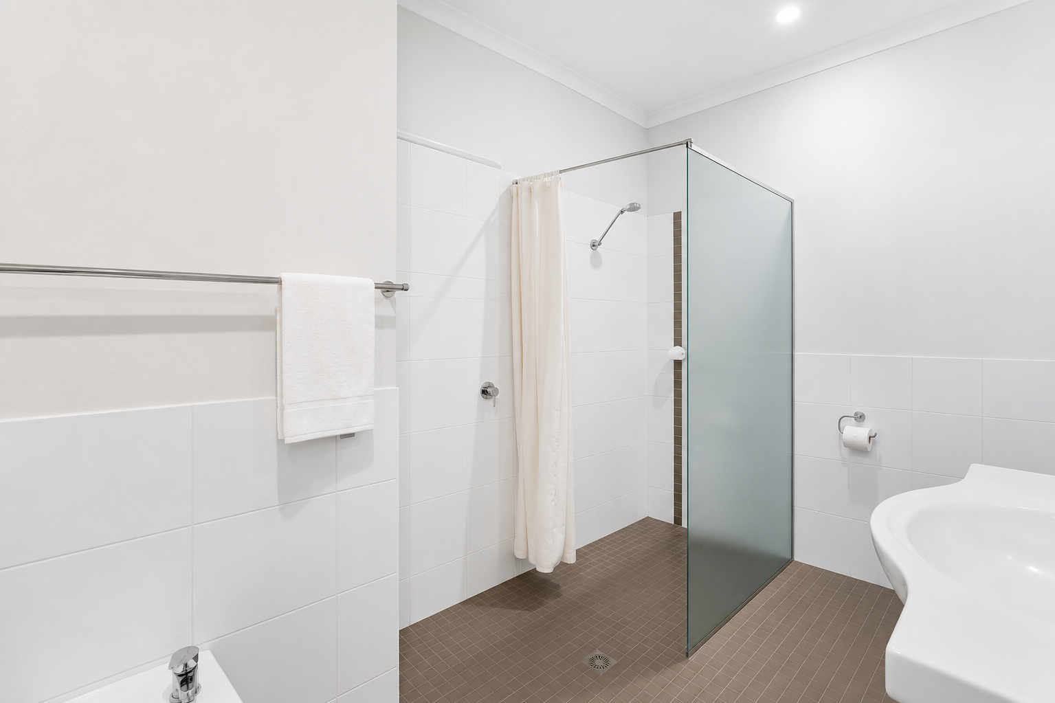 Deluxe Queen Room with Spa Bath