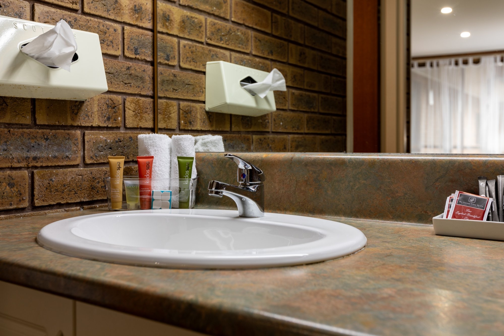 Single Bedroom Family Queen Room