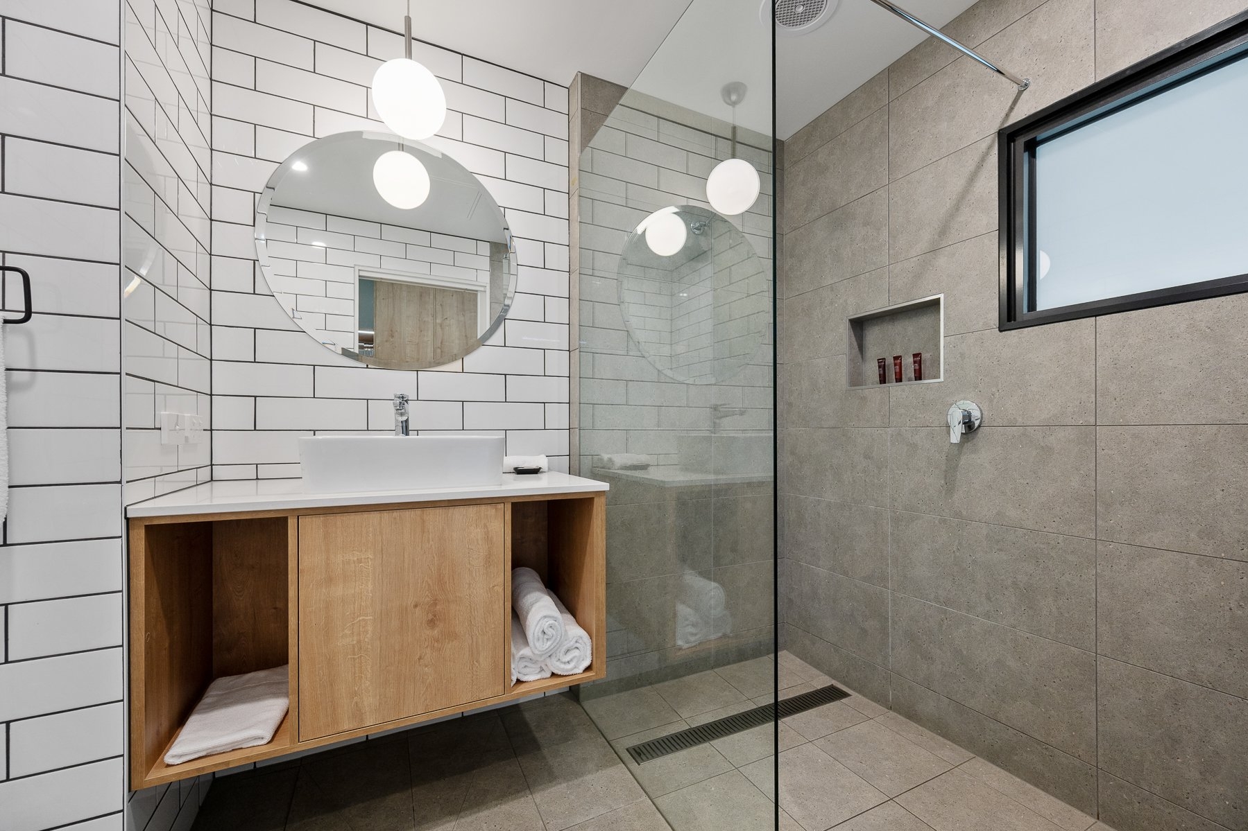 King/Twin With Courtyard