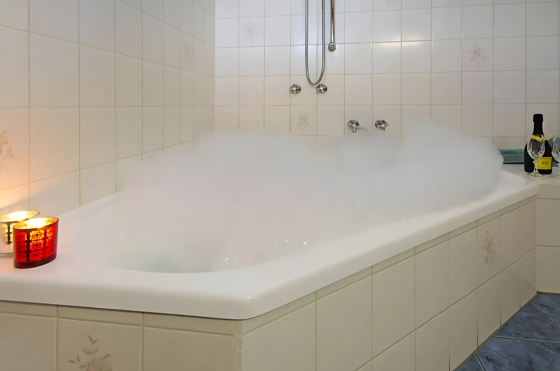 Deluxe Queen Room with Spa Bath