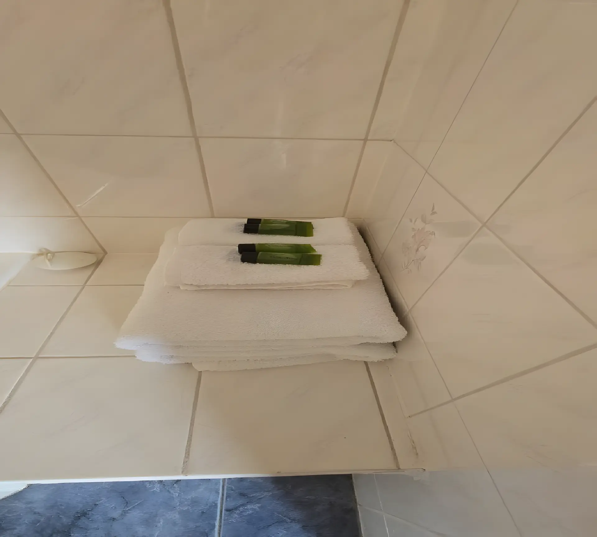 Deluxe Queen Room with Spa Bath