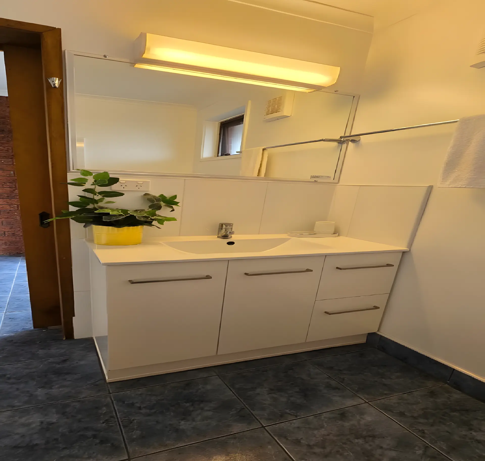 Deluxe Queen Room with Spa Bath