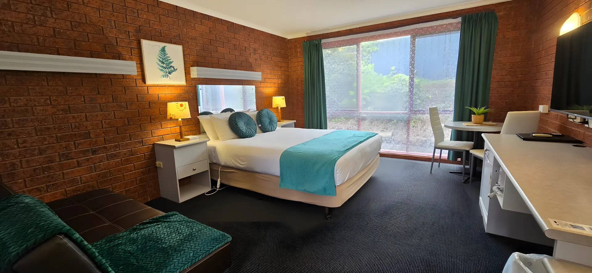 Deluxe Queen Room with Spa Bath