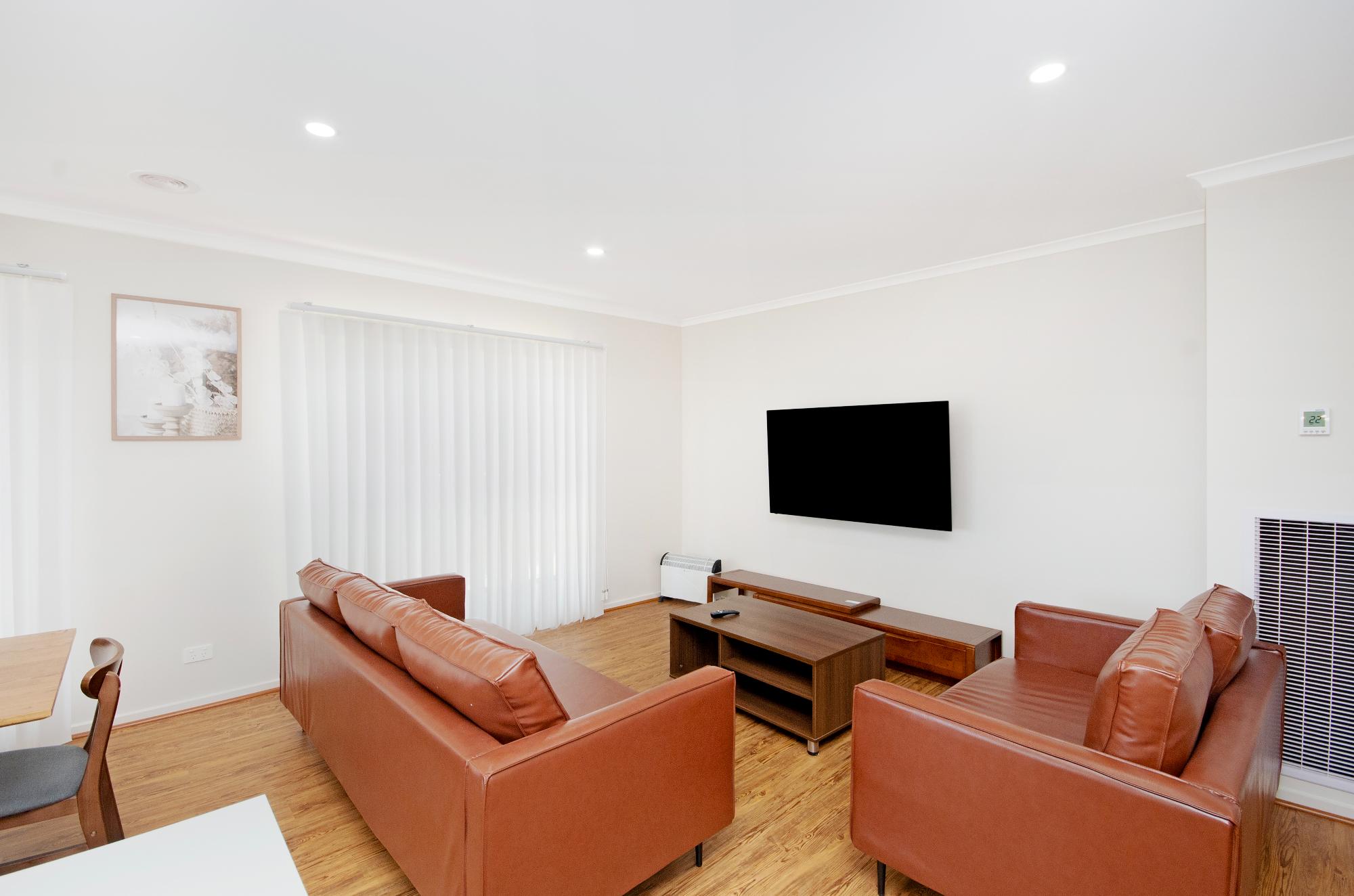 Three-bedroom  X 1 Bathroom - No 23 Elephant